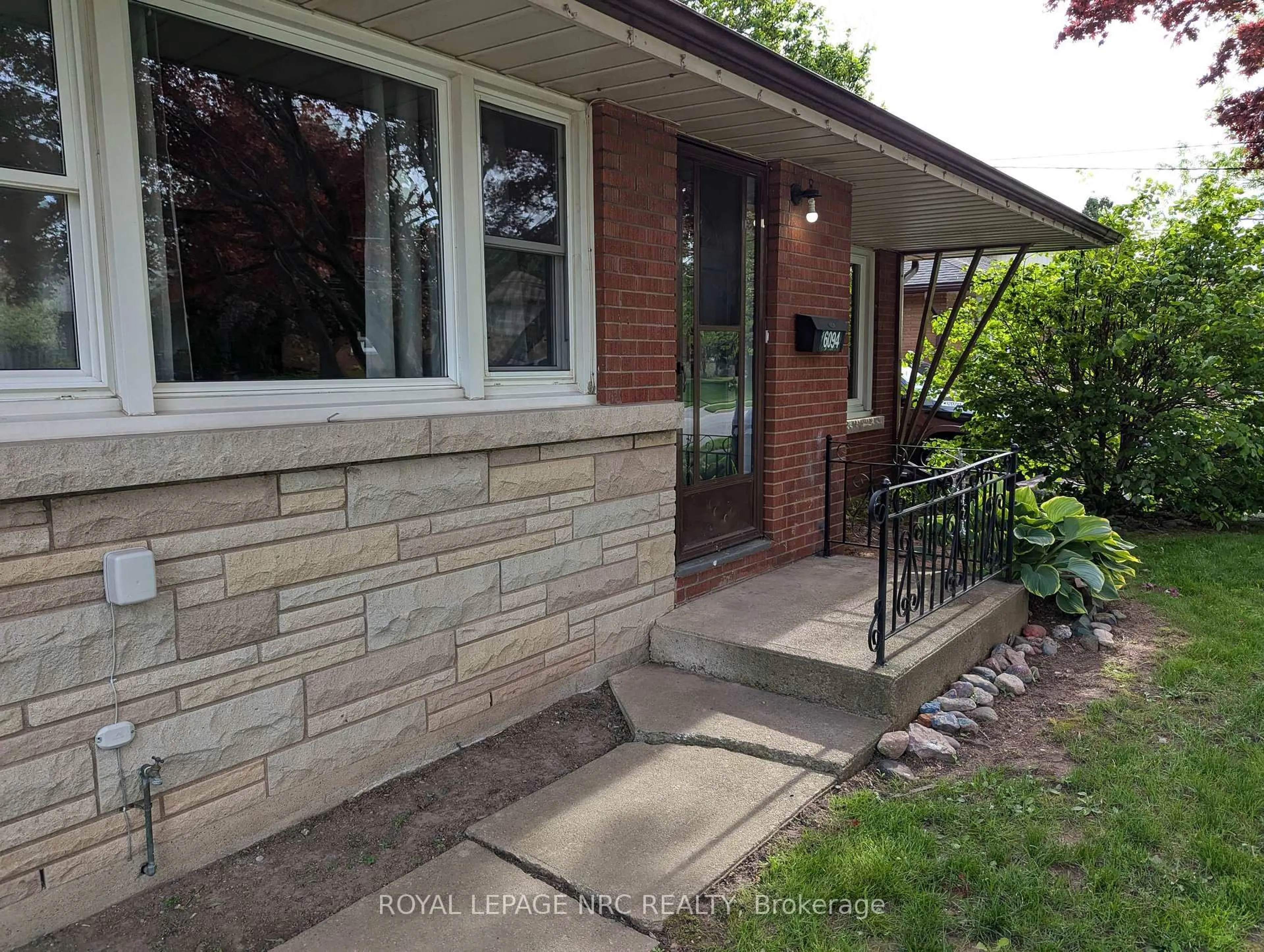 Home with brick exterior material, street for 6094 Stevens St, Niagara Falls Ontario L2E 3A3