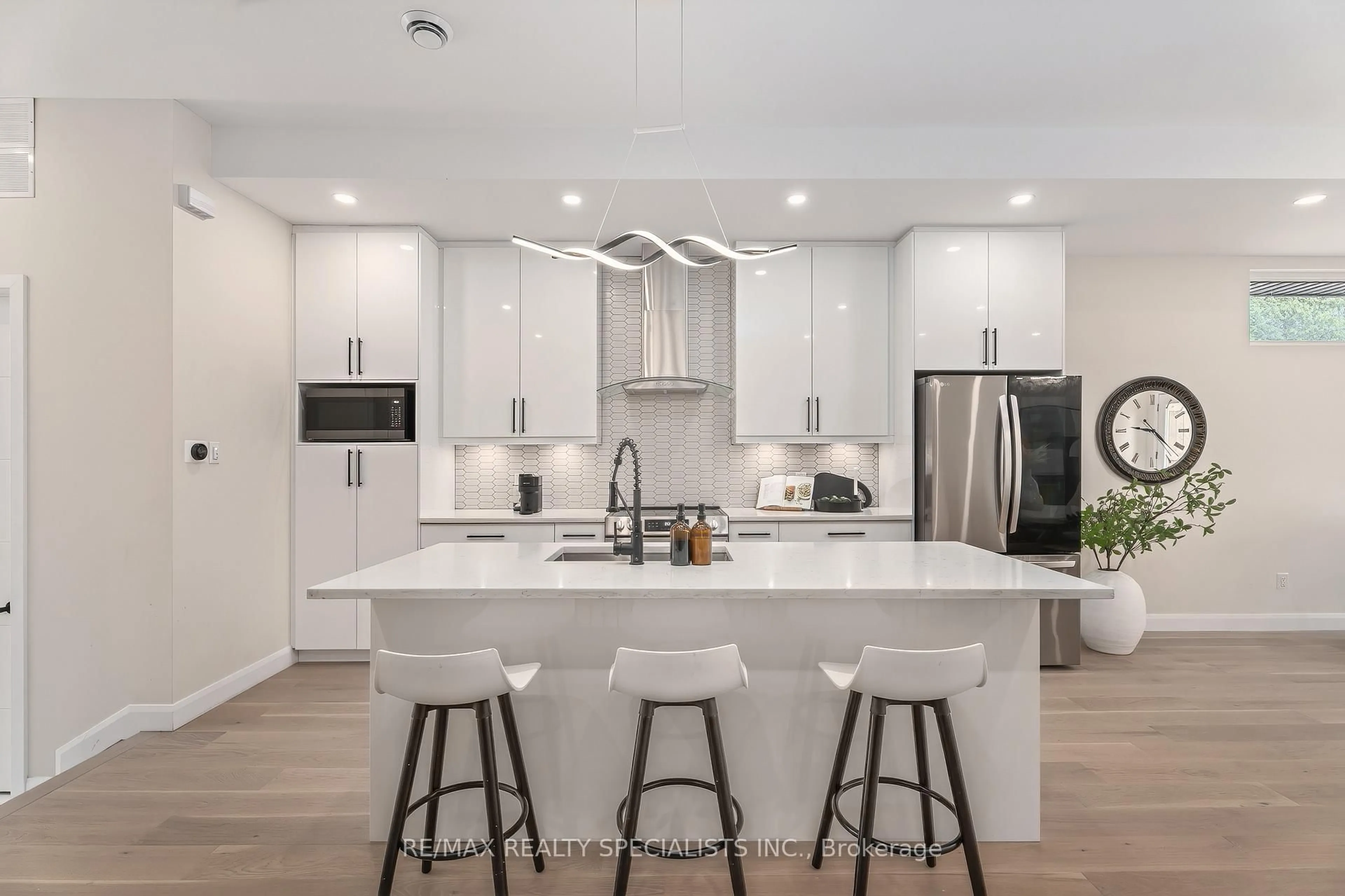 Open concept kitchen, unknown for 207 Montfort St, Ottawa Ontario K1L 5P3