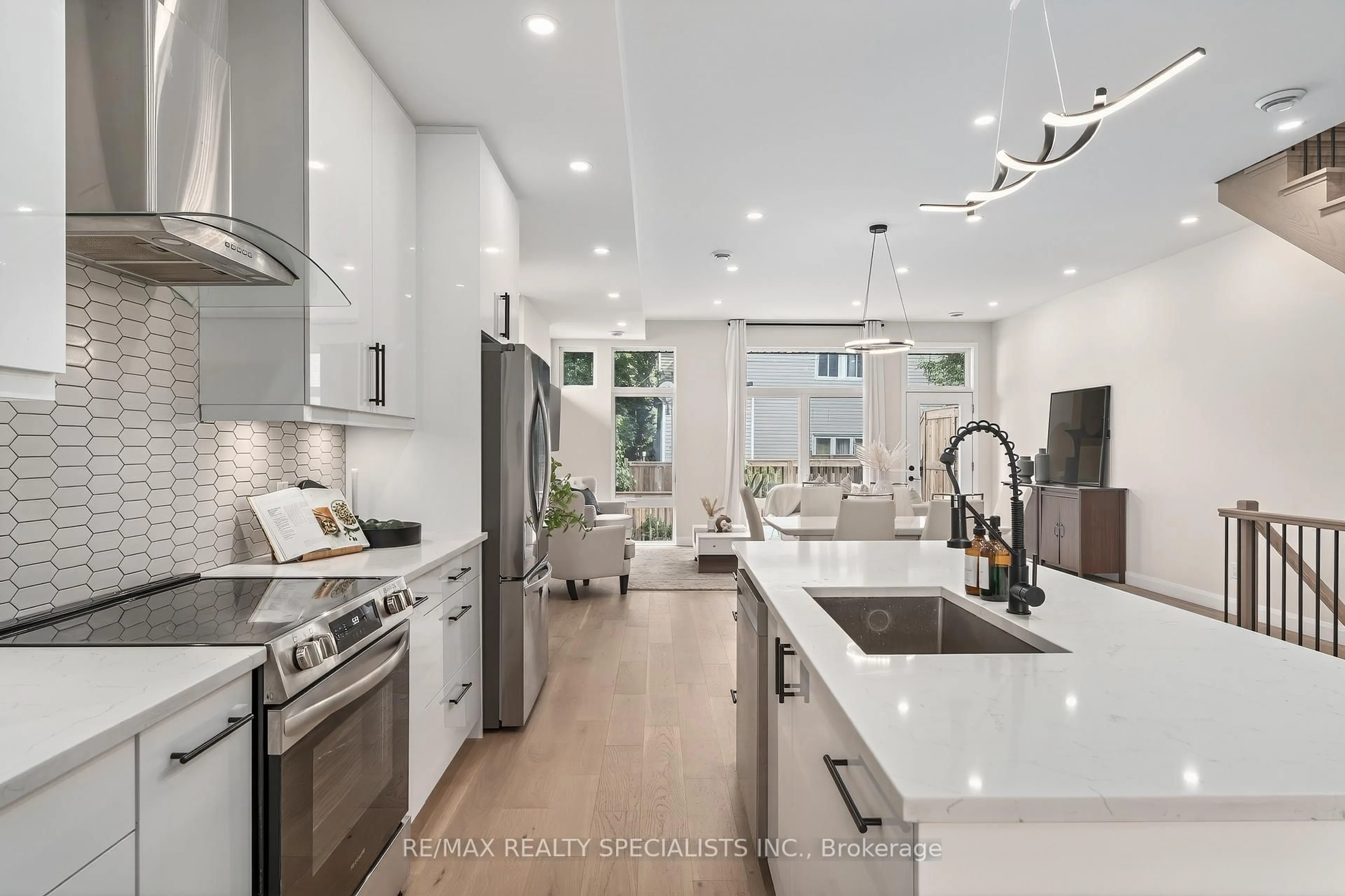 Contemporary kitchen, ceramic/tile floor for 207 Montfort St, Ottawa Ontario K1L 5P3