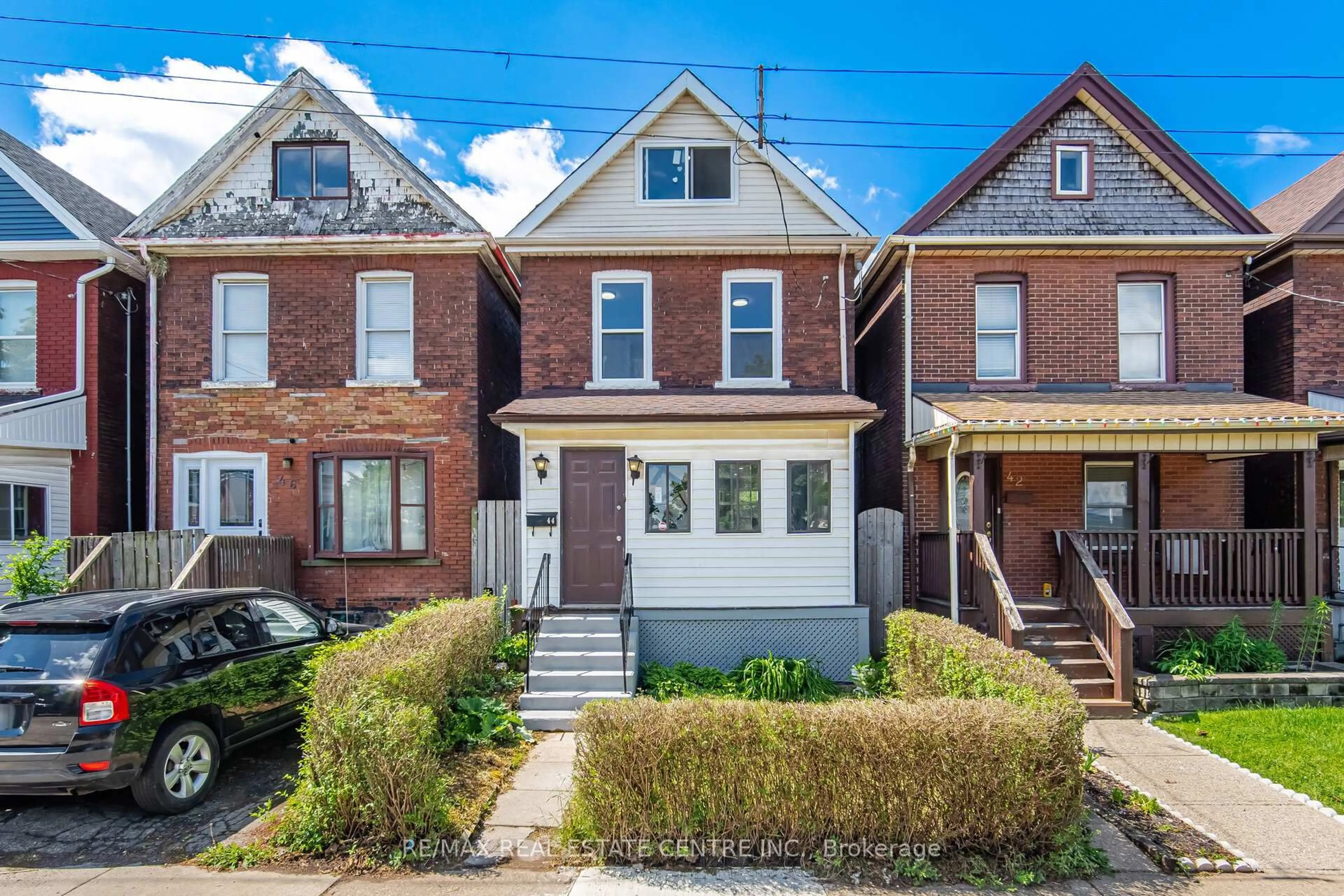Home with brick exterior material, street for 44 Gordon St, Hamilton Ontario L8L 3H2