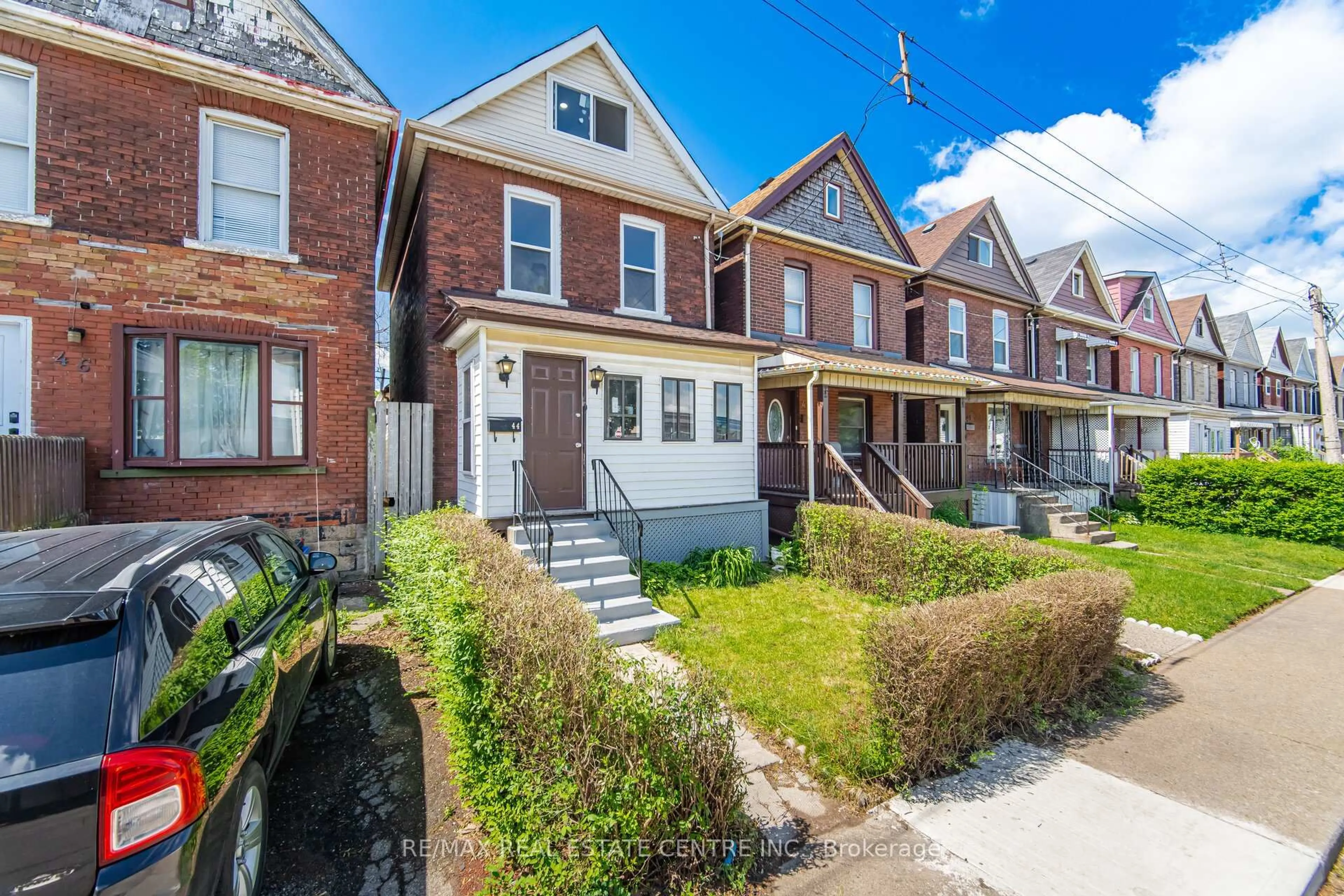 Home with brick exterior material, street for 44 Gordon St, Hamilton Ontario L8L 3H2