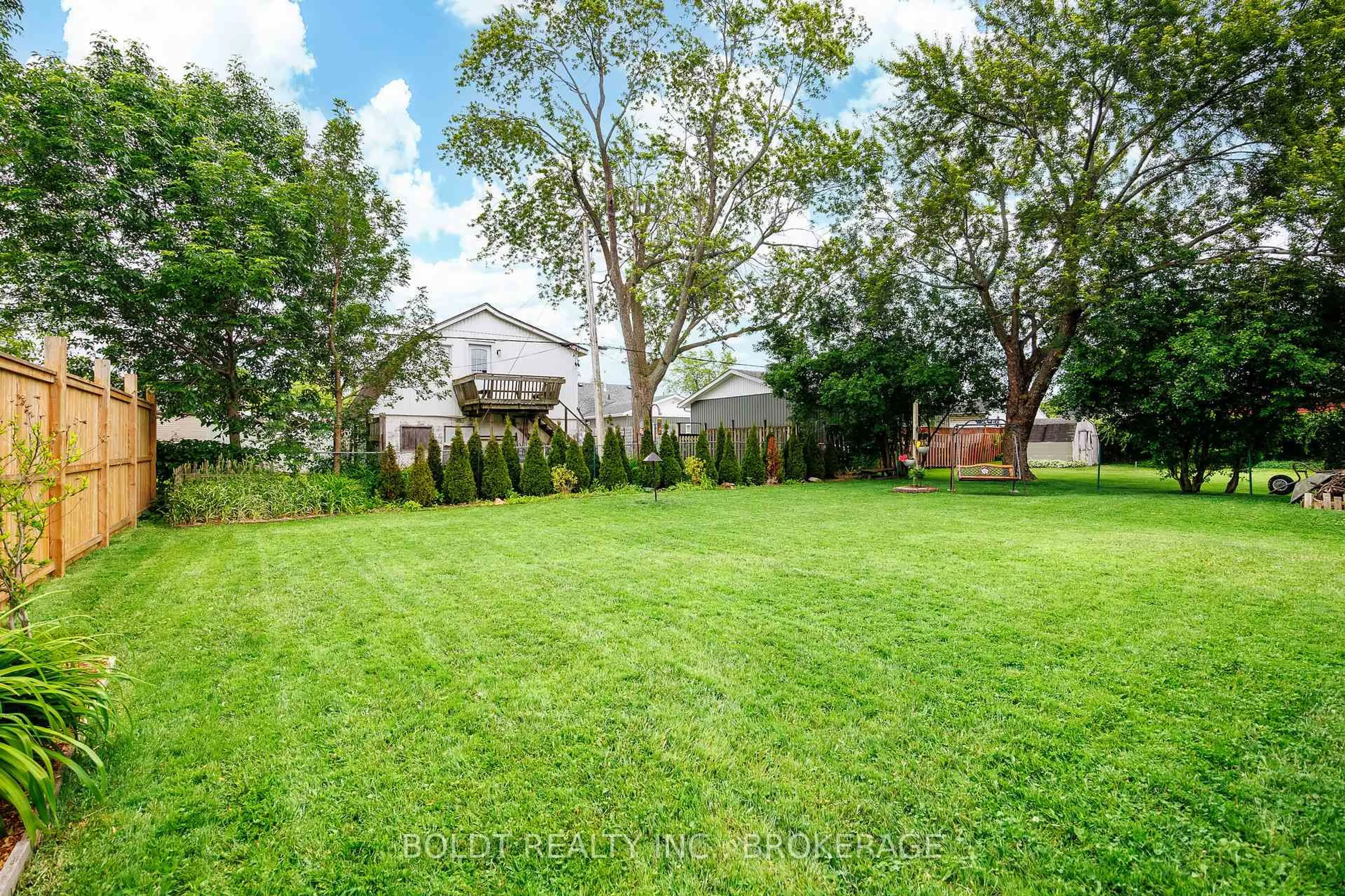 A pic from outside/outdoor area/front of a property/back of a property/a pic from drone, street for 23 Torrance St, Fort Erie Ontario L2A 4C3