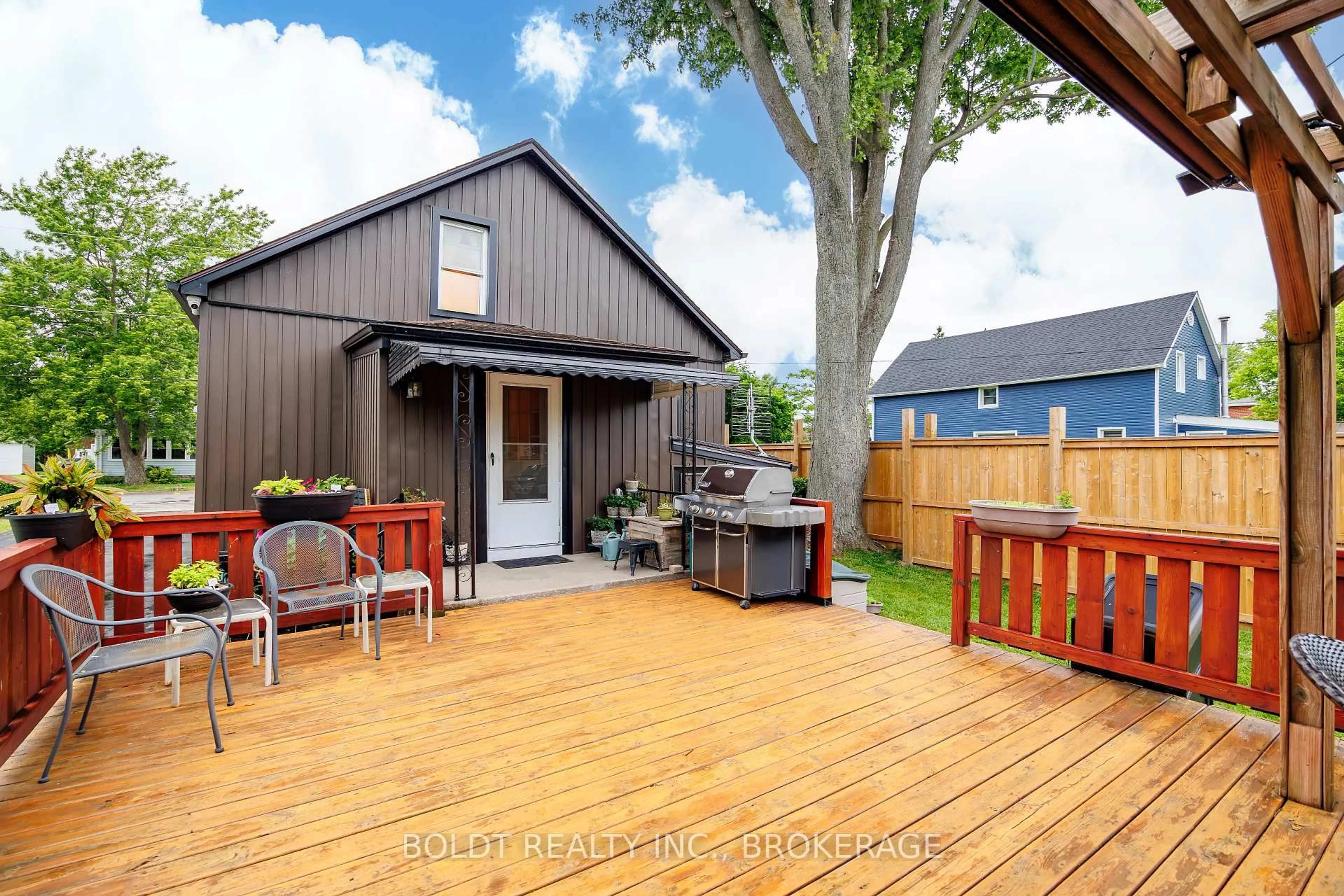 Patio, street for 23 Torrance St, Fort Erie Ontario L2A 4C3
