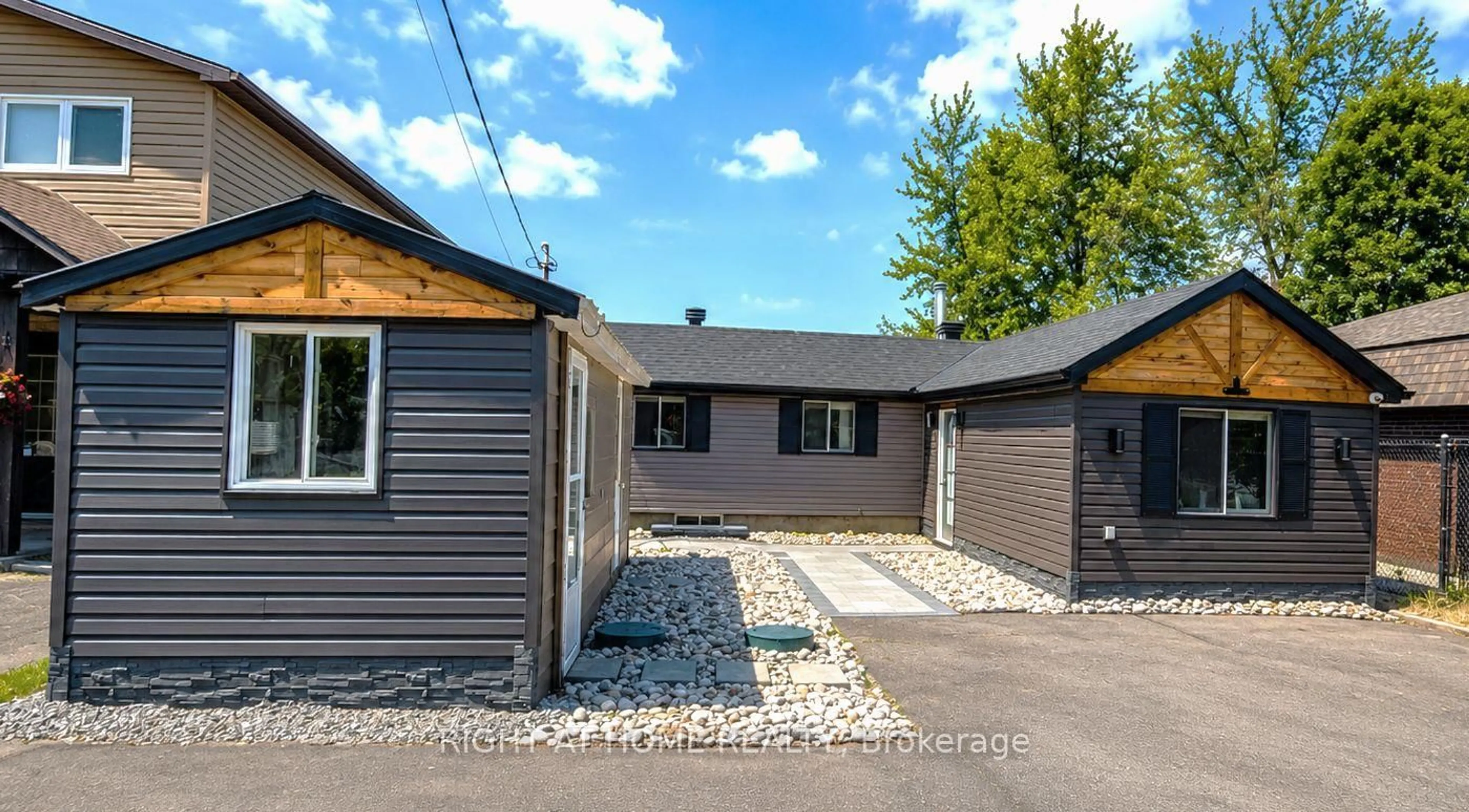 Home with vinyl exterior material, street for 3858 Rideau River Rd, North Grenville Ontario K0G 1J0