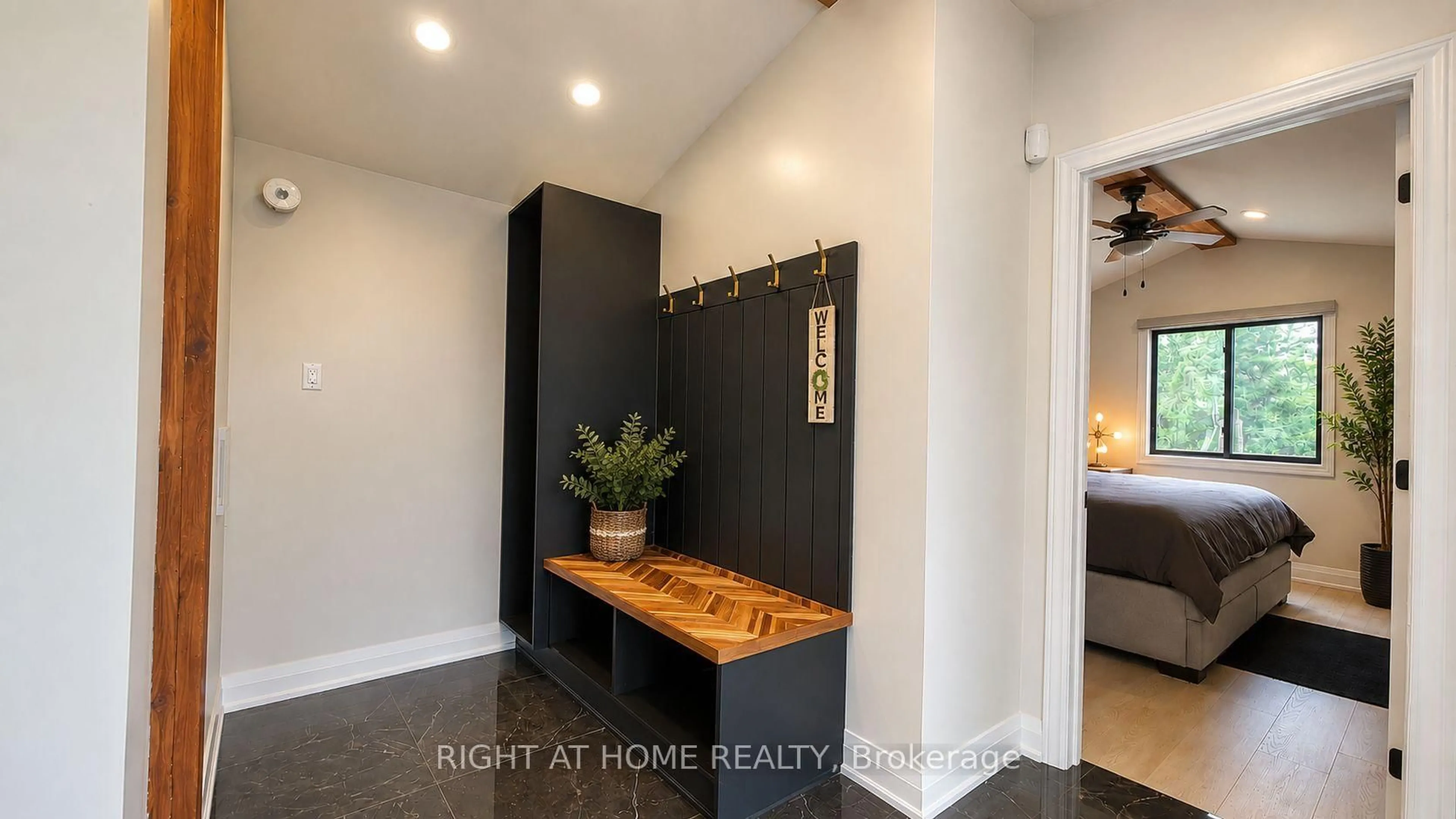 Indoor entryway for 3858 Rideau River Rd, North Grenville Ontario K0G 1J0