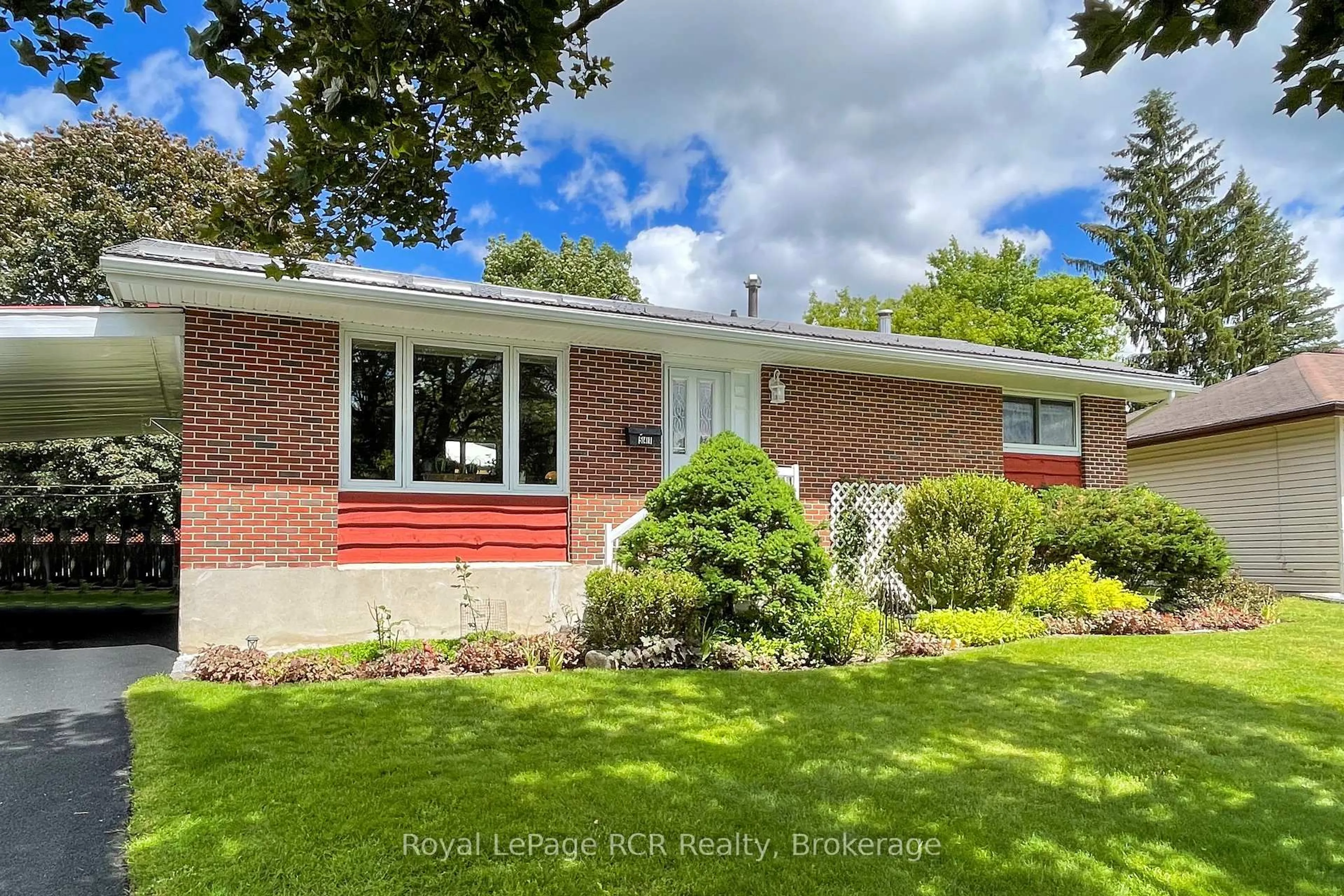 Home with brick exterior material, street for 541 18th Ave, Hanover Ontario N4N 3B2