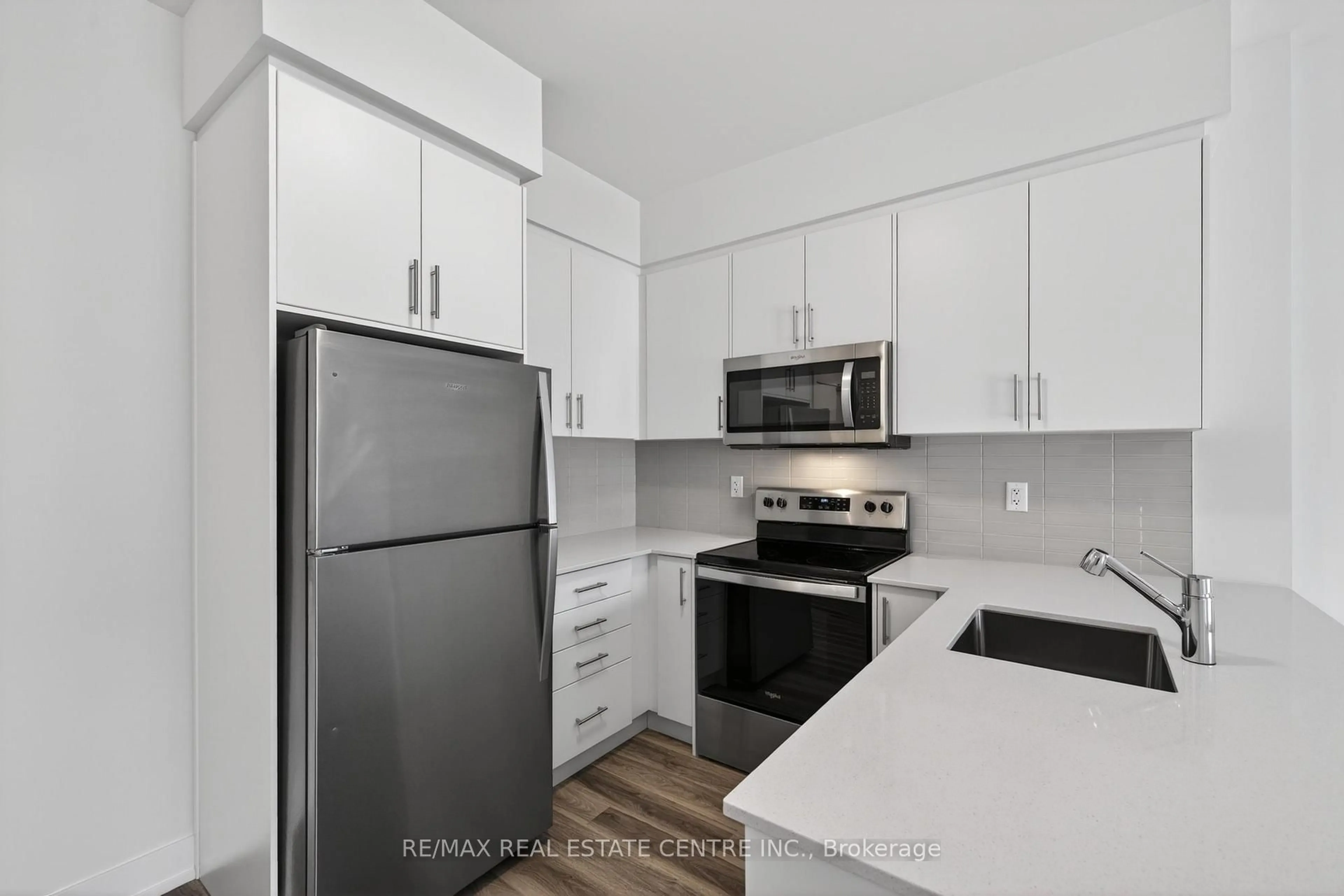 Standard kitchen, unknown for 1100 Lackner Pl #114, Kitchener Ontario N2A 3R2