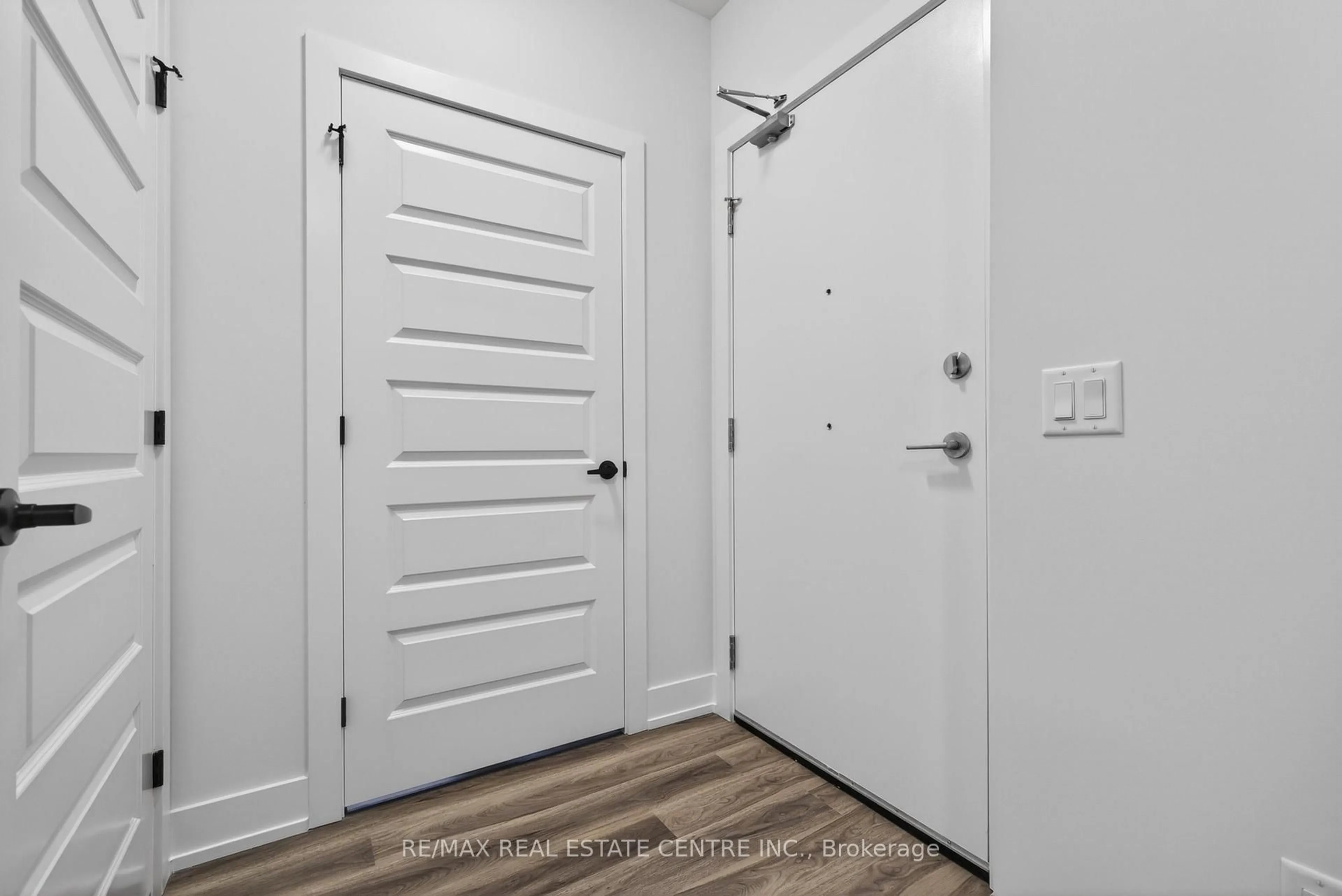 Indoor entryway for 1100 Lackner Pl #205, Kitchener Ontario N2A 3R2