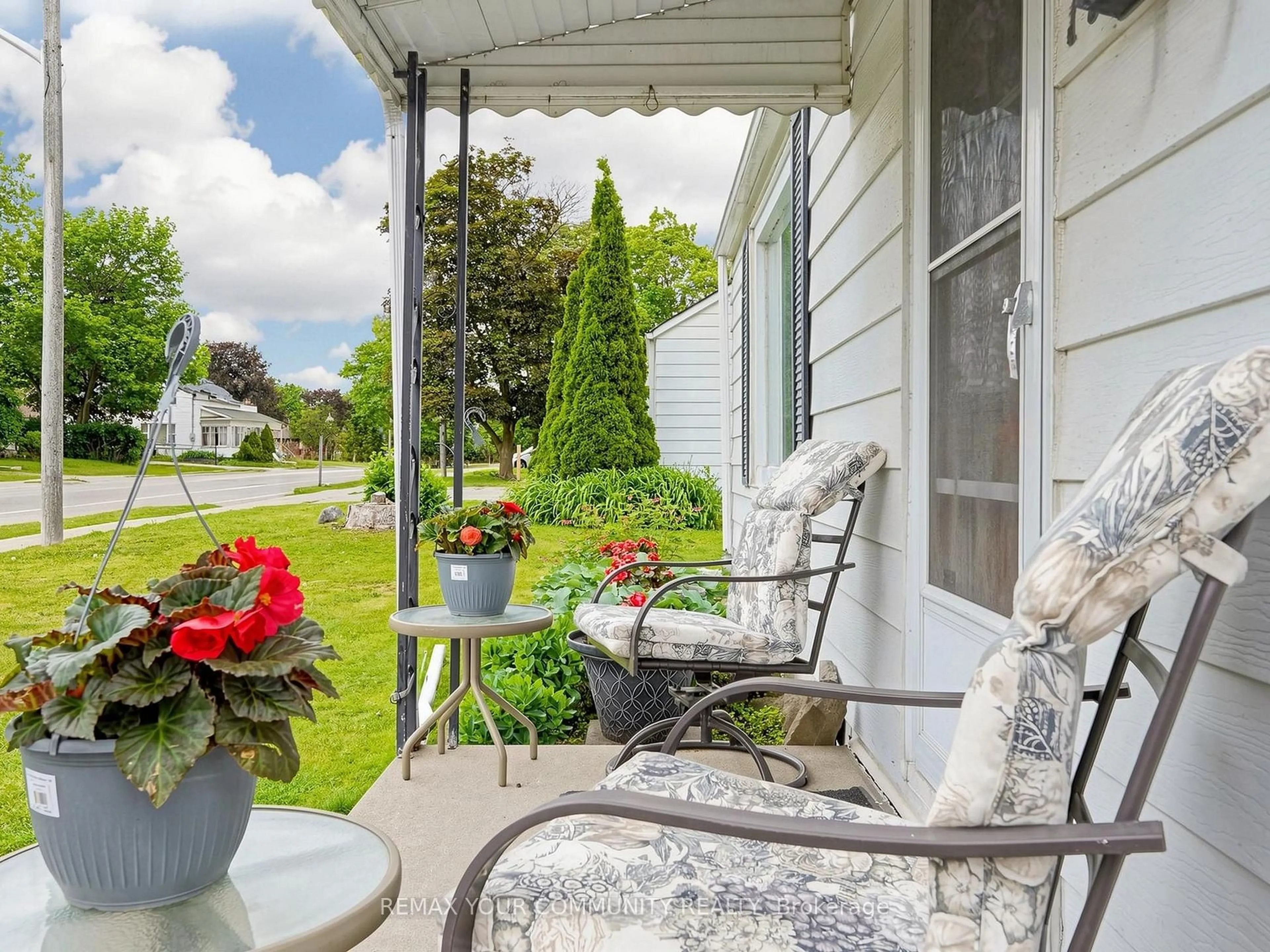 Patio, street for 17 Colborne St, Kawartha Lakes Ontario K9V 1K2