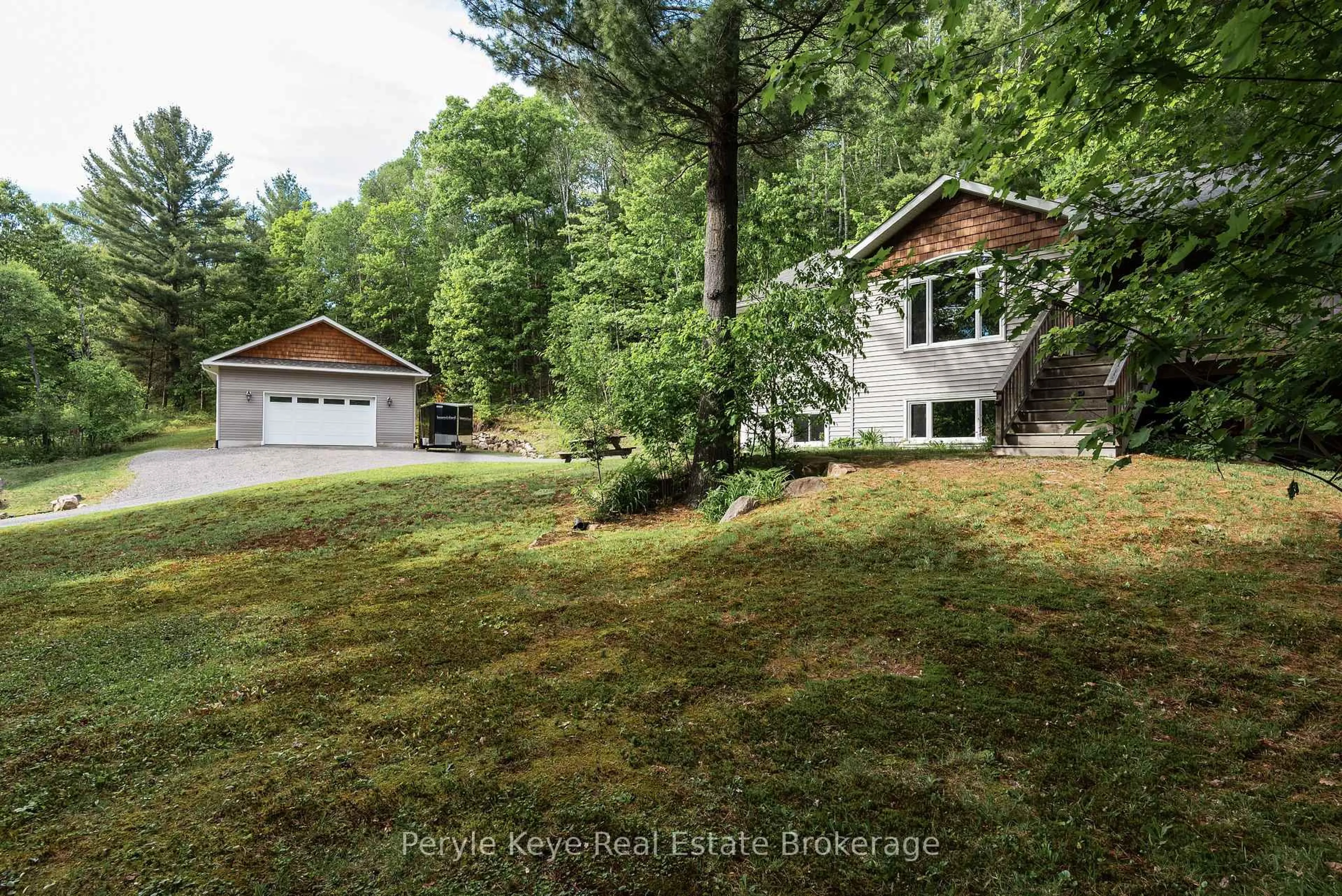 A pic from outside/outdoor area/front of a property/back of a property/a pic from drone, unknown for 595 Clearwater Lake Rd, Huntsville Ontario P0B 1L0