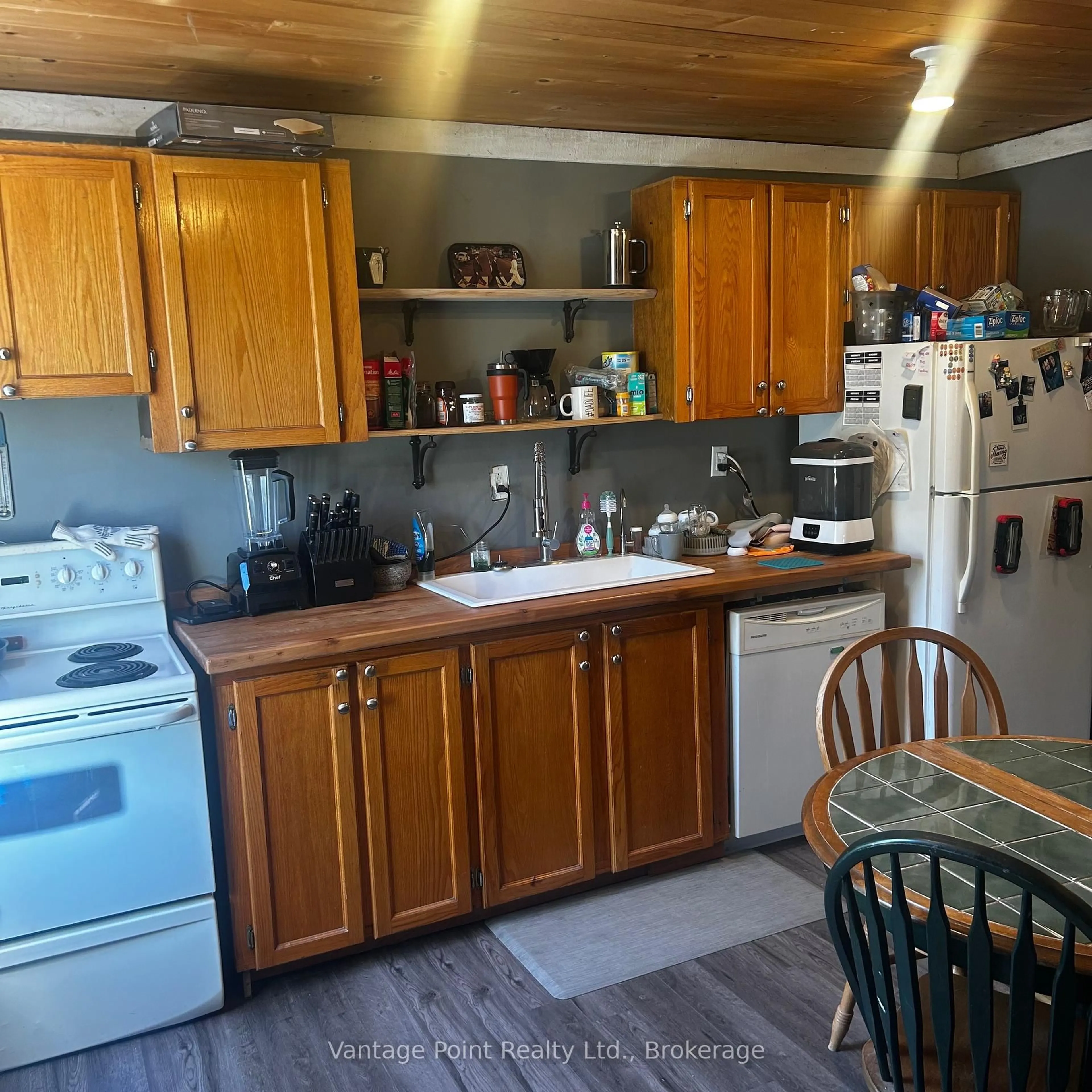 Standard kitchen, unknown for 41 Collingwood St, Grey Highlands Ontario N0C 1E0