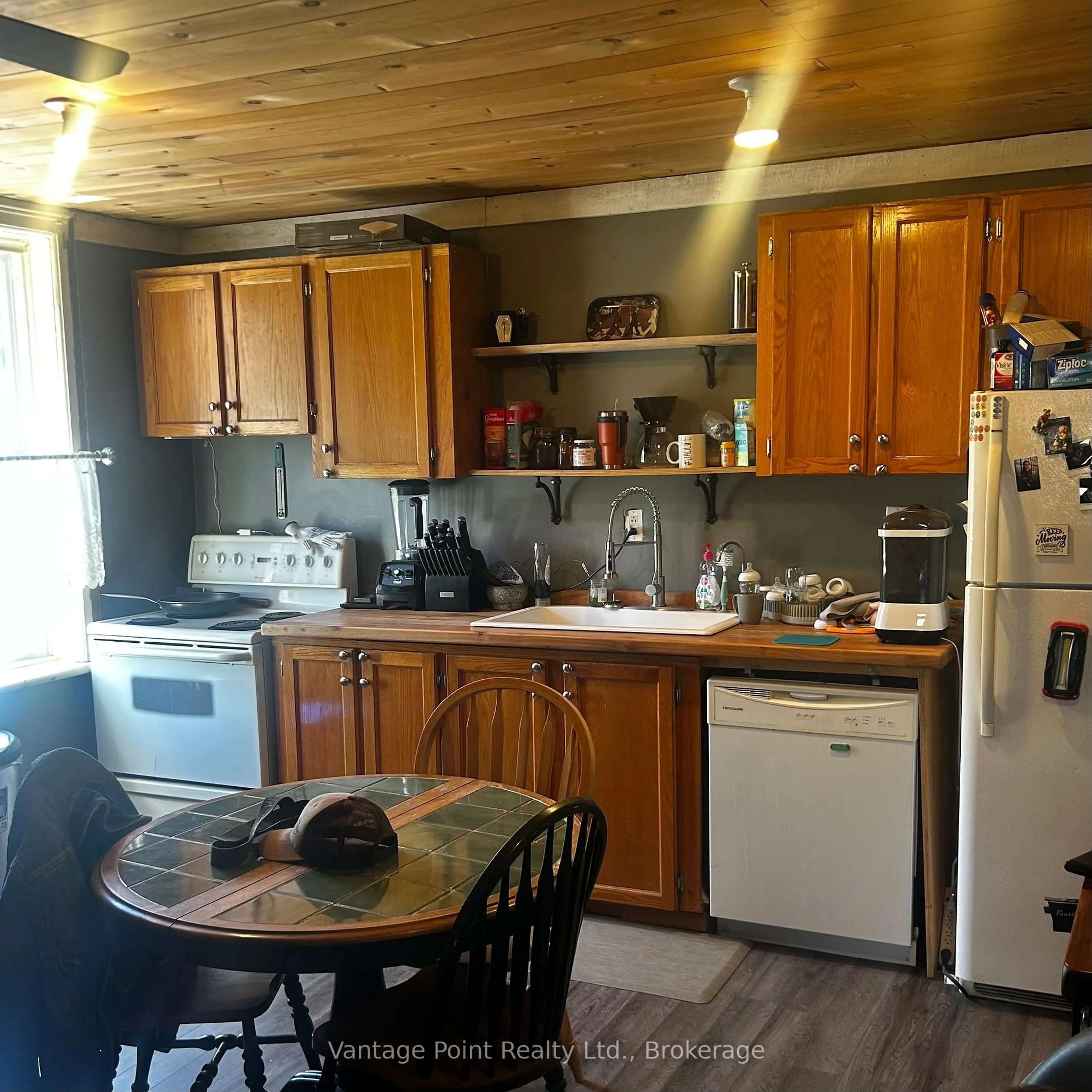 Standard kitchen, wood/laminate floor for 41 Collingwood St, Grey Highlands Ontario N0C 1E0