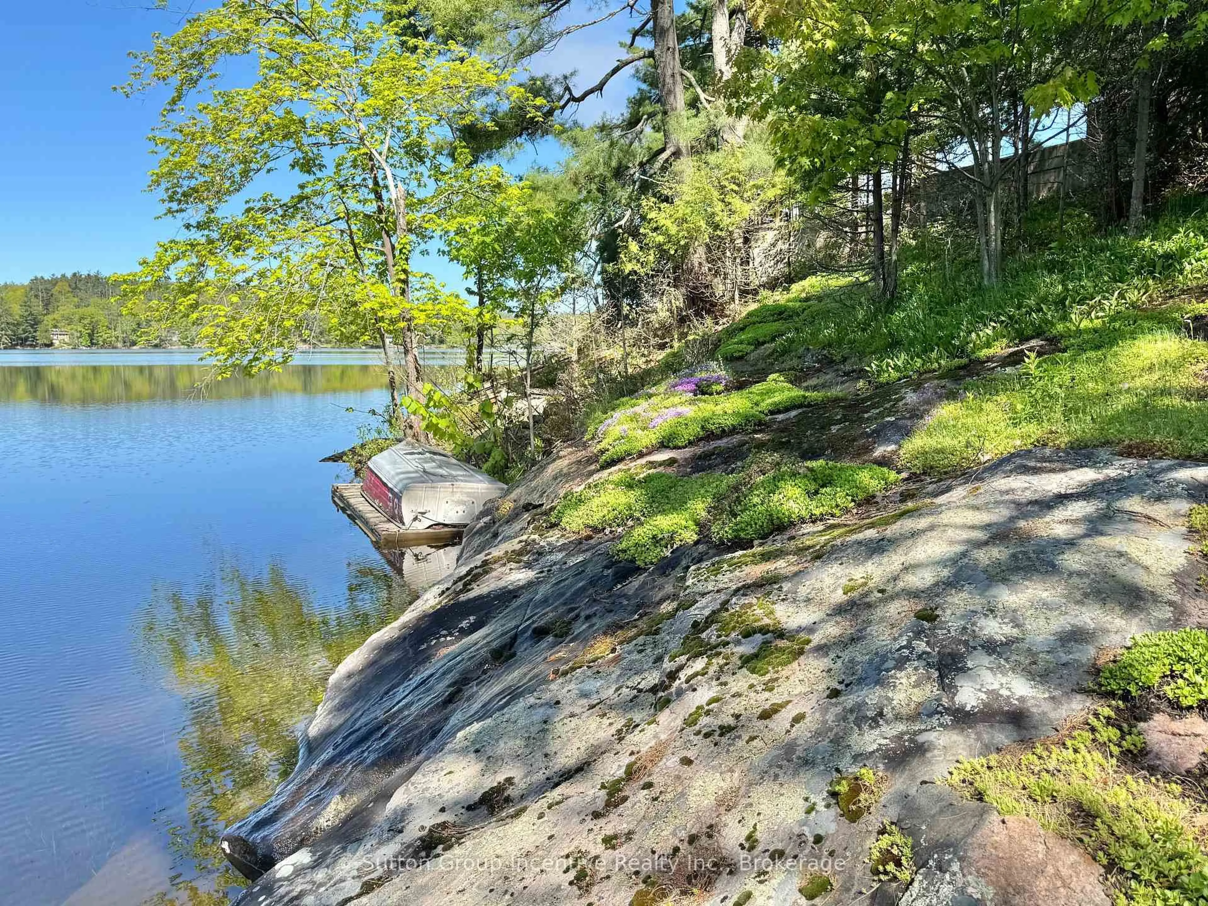 A pic from outside/outdoor area/front of a property/back of a property/a pic from drone, water/lake/river/ocean view for 1017 Goldfinch Crt, Gravenhurst Ontario P0E 1G0