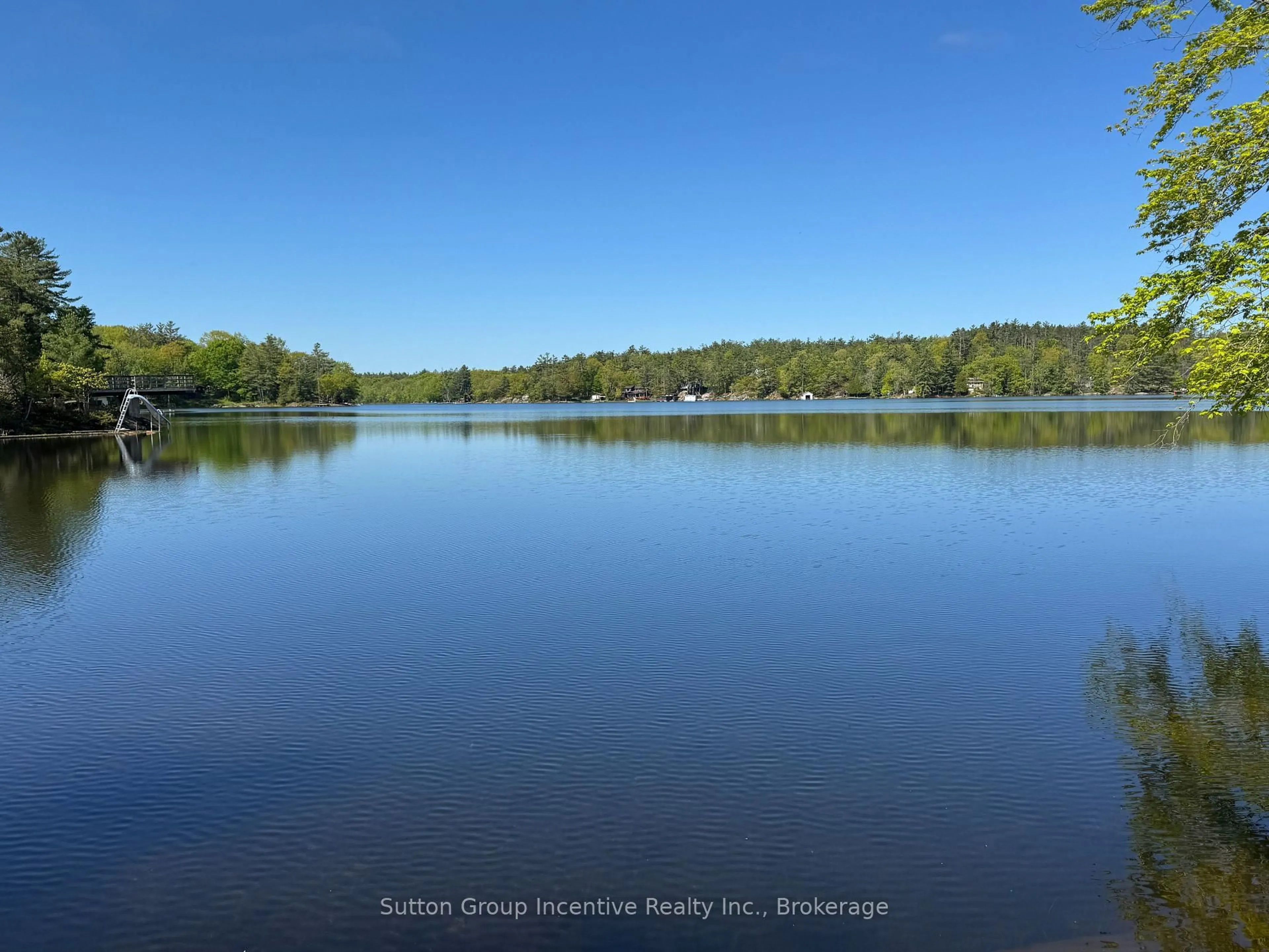 Blurry image for 1017 Goldfinch Crt, Gravenhurst Ontario P0E 1G0