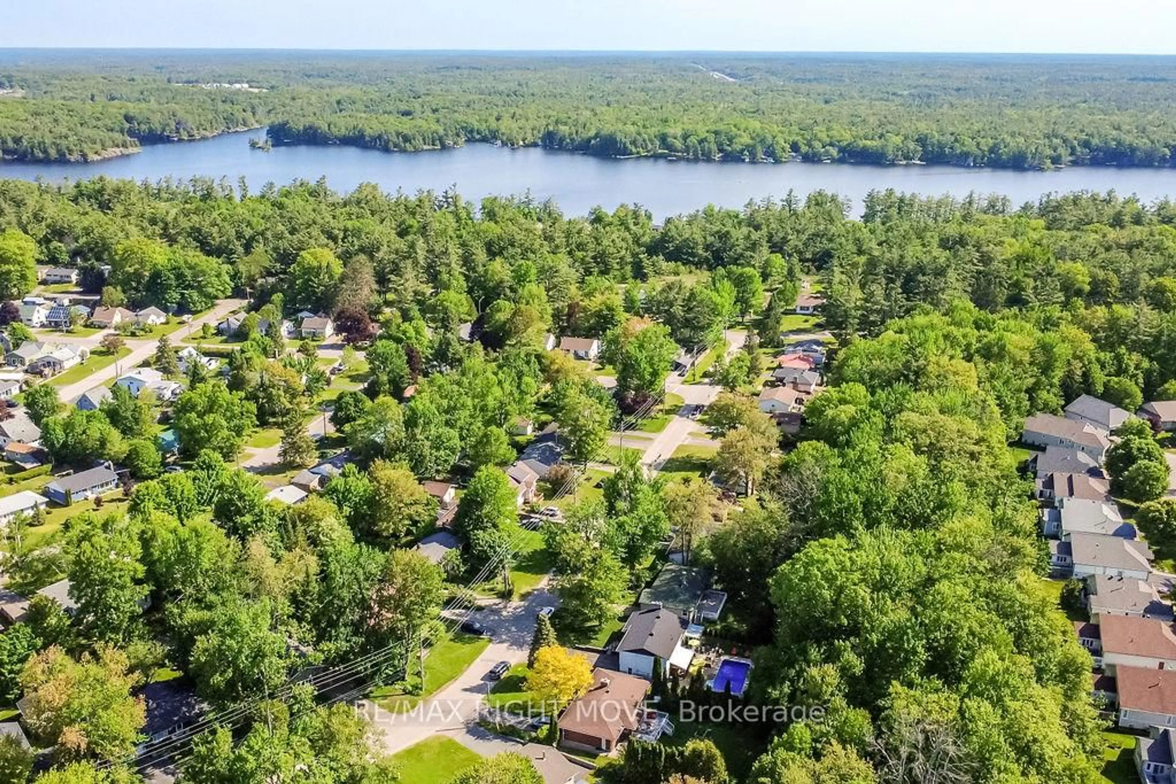 A pic from outside/outdoor area/front of a property/back of a property/a pic from drone, water/lake/river/ocean view for 355 FAIRVIEW Dr, Gravenhurst Ontario P1P 1L2
