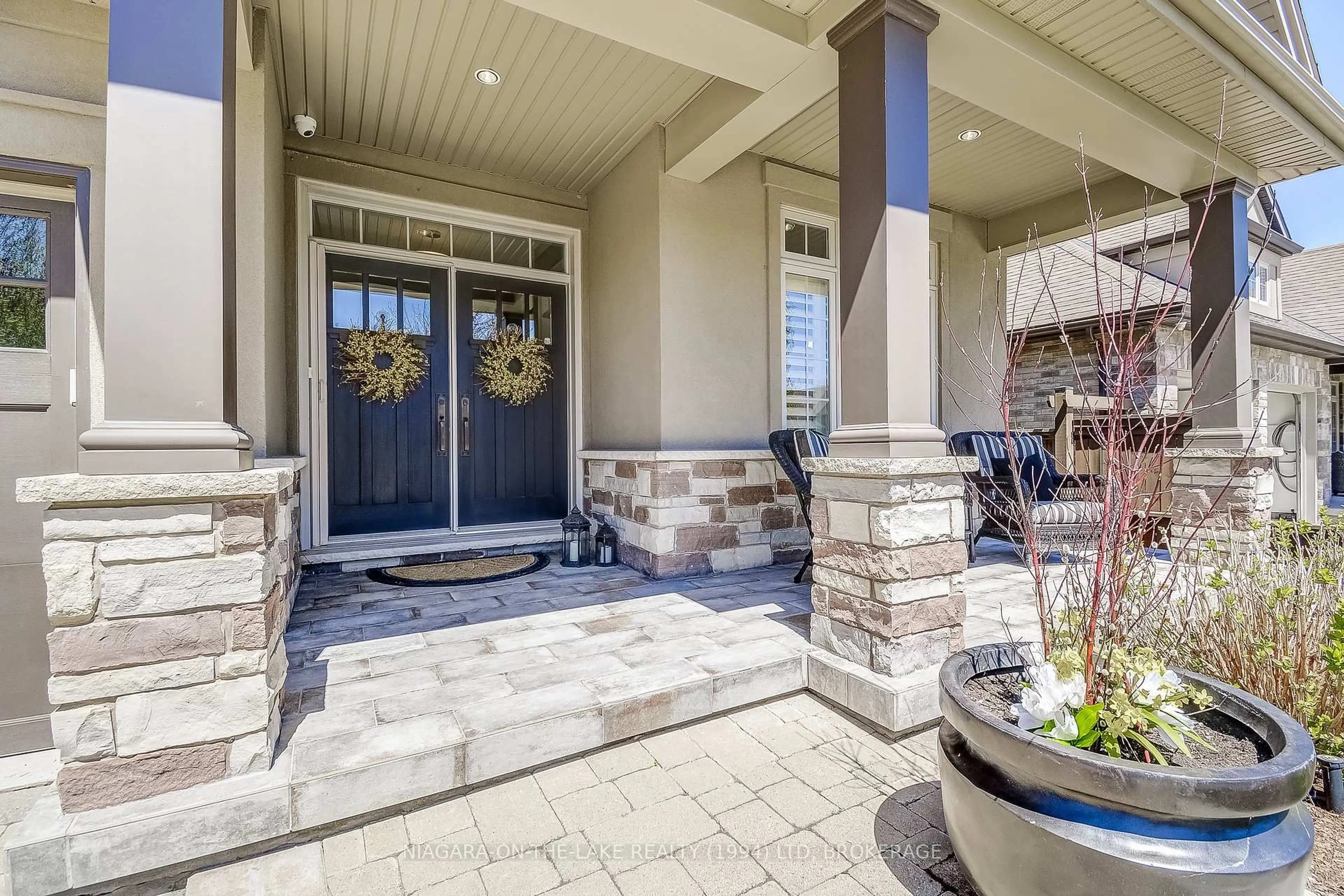 Indoor entryway for 6 TULIP TREE Rd, Niagara-on-the-Lake Ontario L0S 1J1