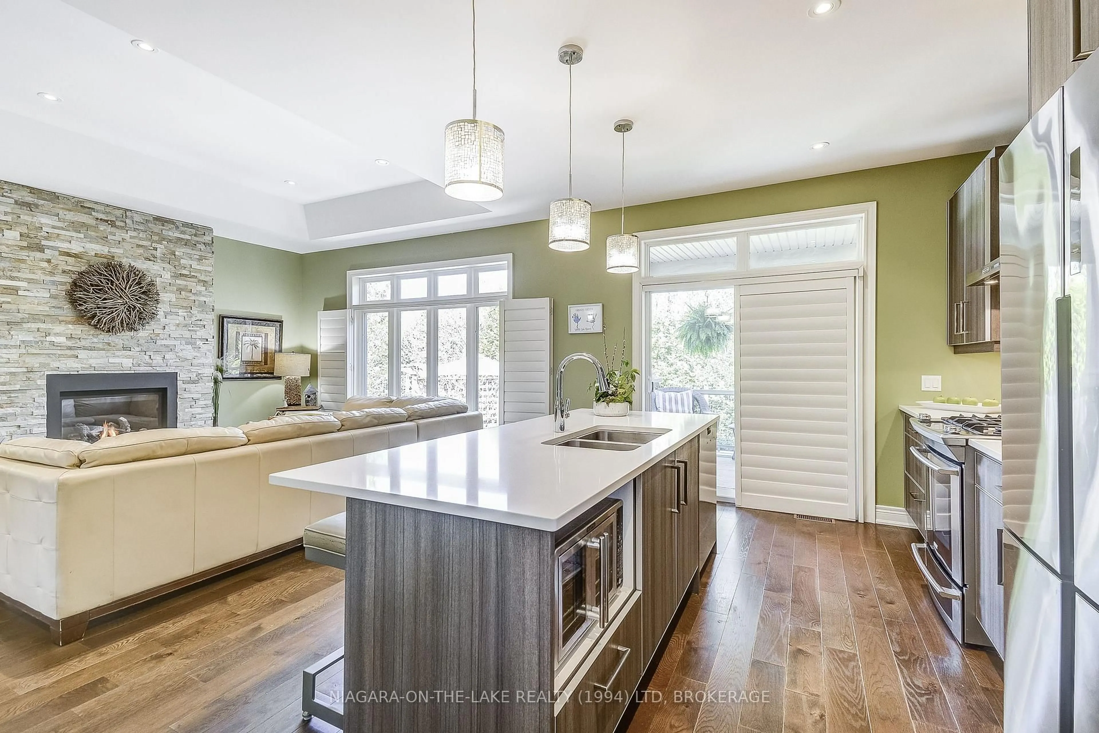 Contemporary kitchen, unknown for 6 TULIP TREE Rd, Niagara-on-the-Lake Ontario L0S 1J1