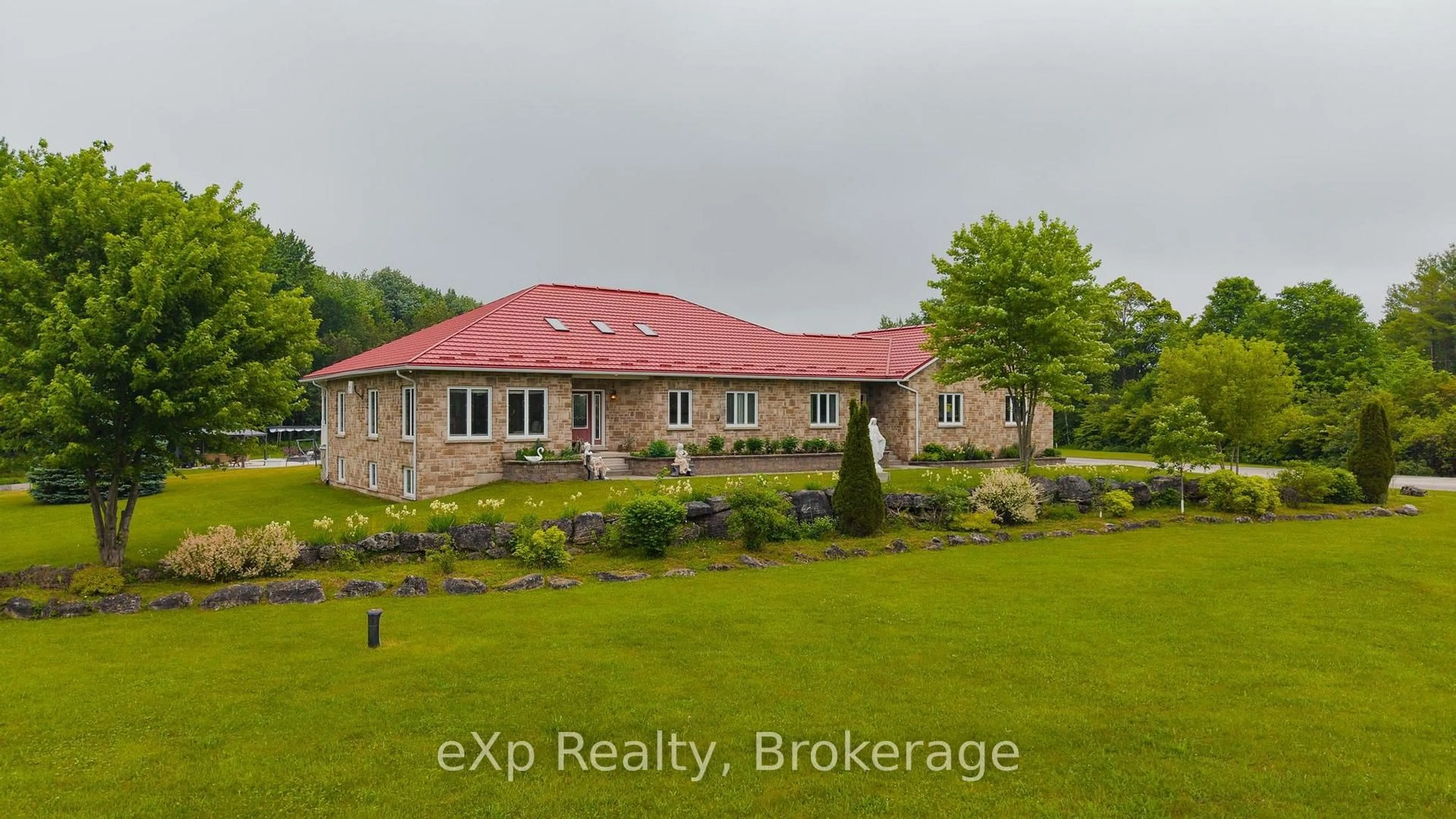 A pic from outside/outdoor area/front of a property/back of a property/a pic from drone, building for 541009 Ndr 14 Concession, West Grey Ontario N0G 1L0