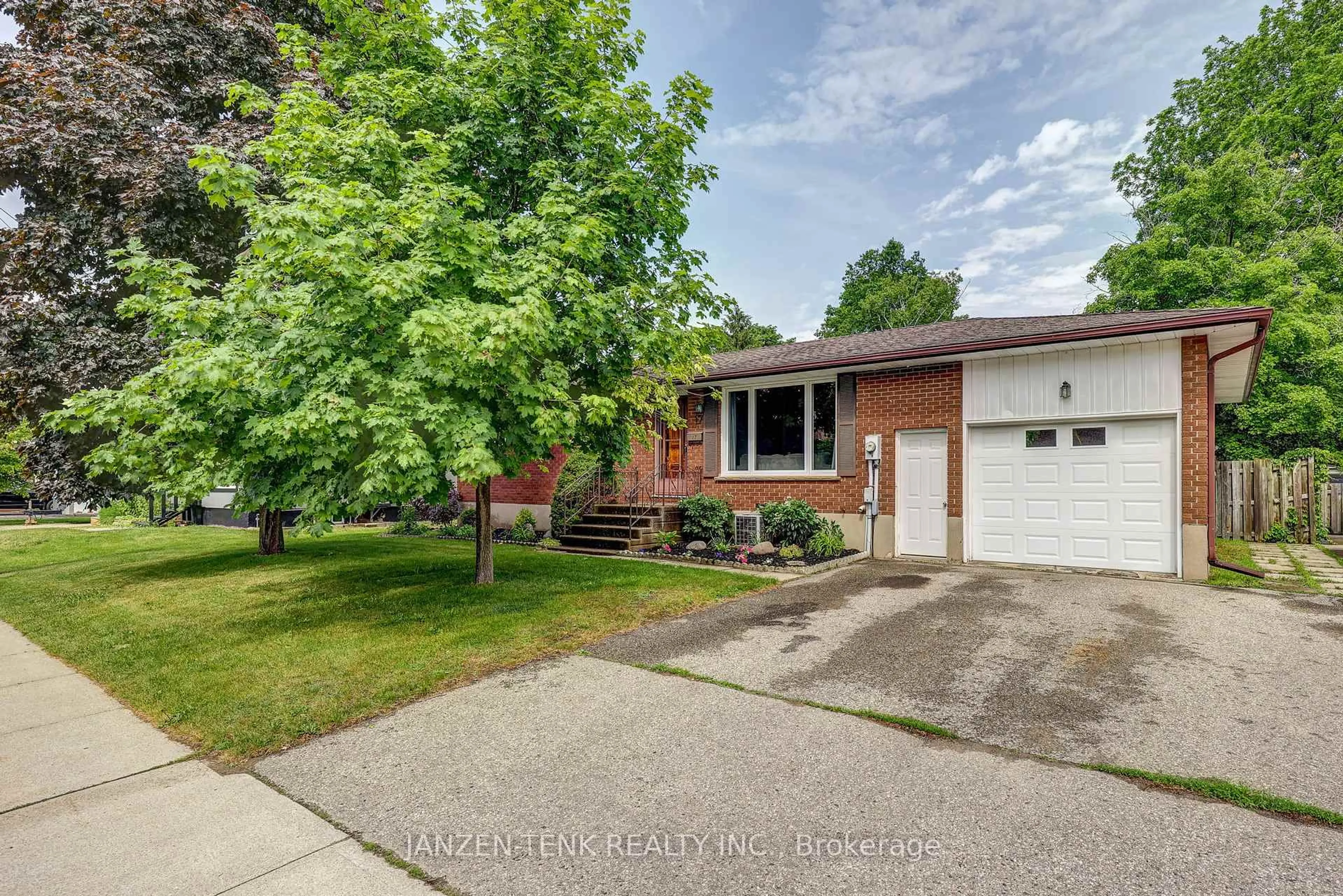 Home with brick exterior material, street for 17 St Andrew St, Aylmer Ontario N5H 2M9