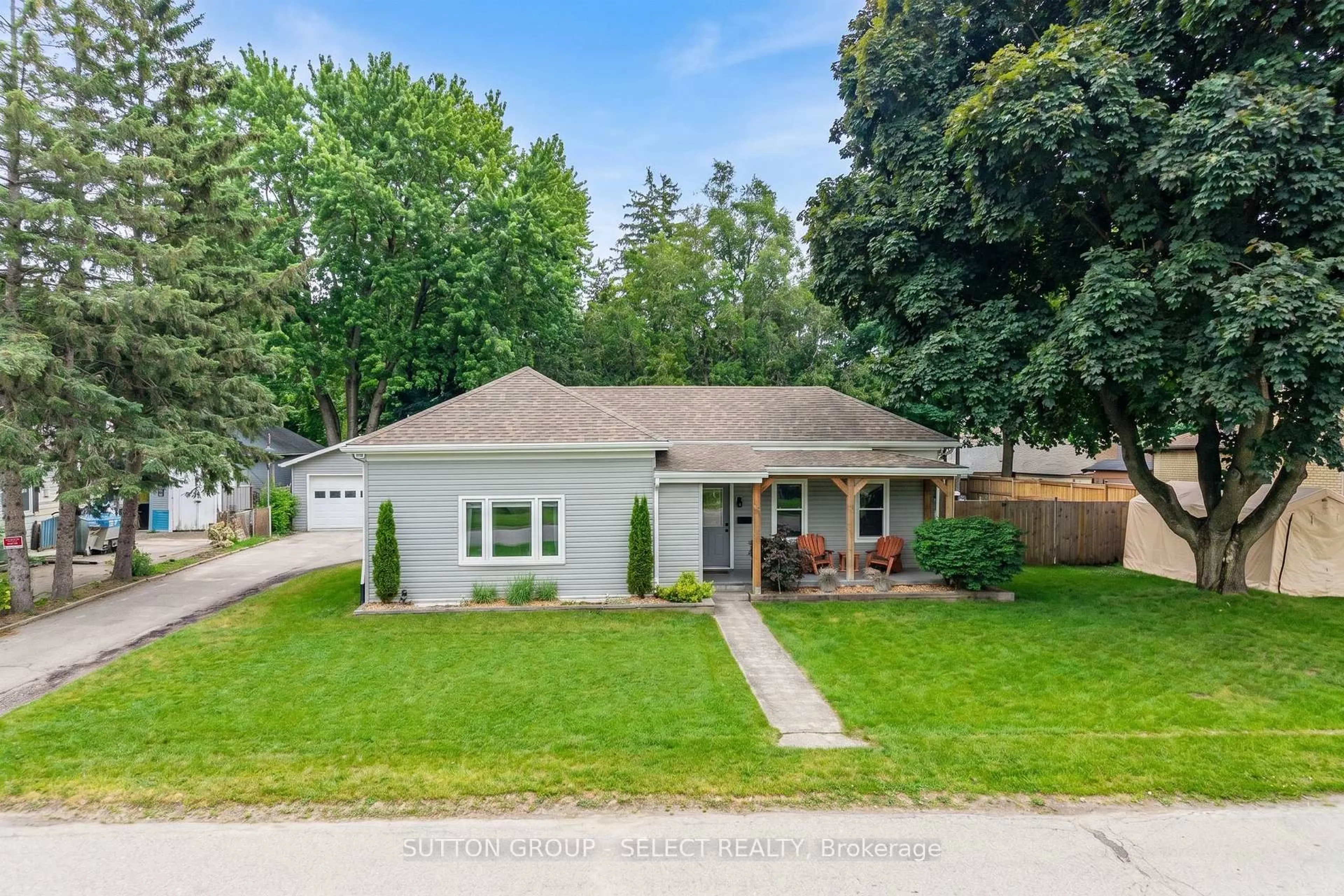 A pic from outside/outdoor area/front of a property/back of a property/a pic from drone, street for 245 Rapley St, Strathroy-Caradoc Ontario N7G 3E5