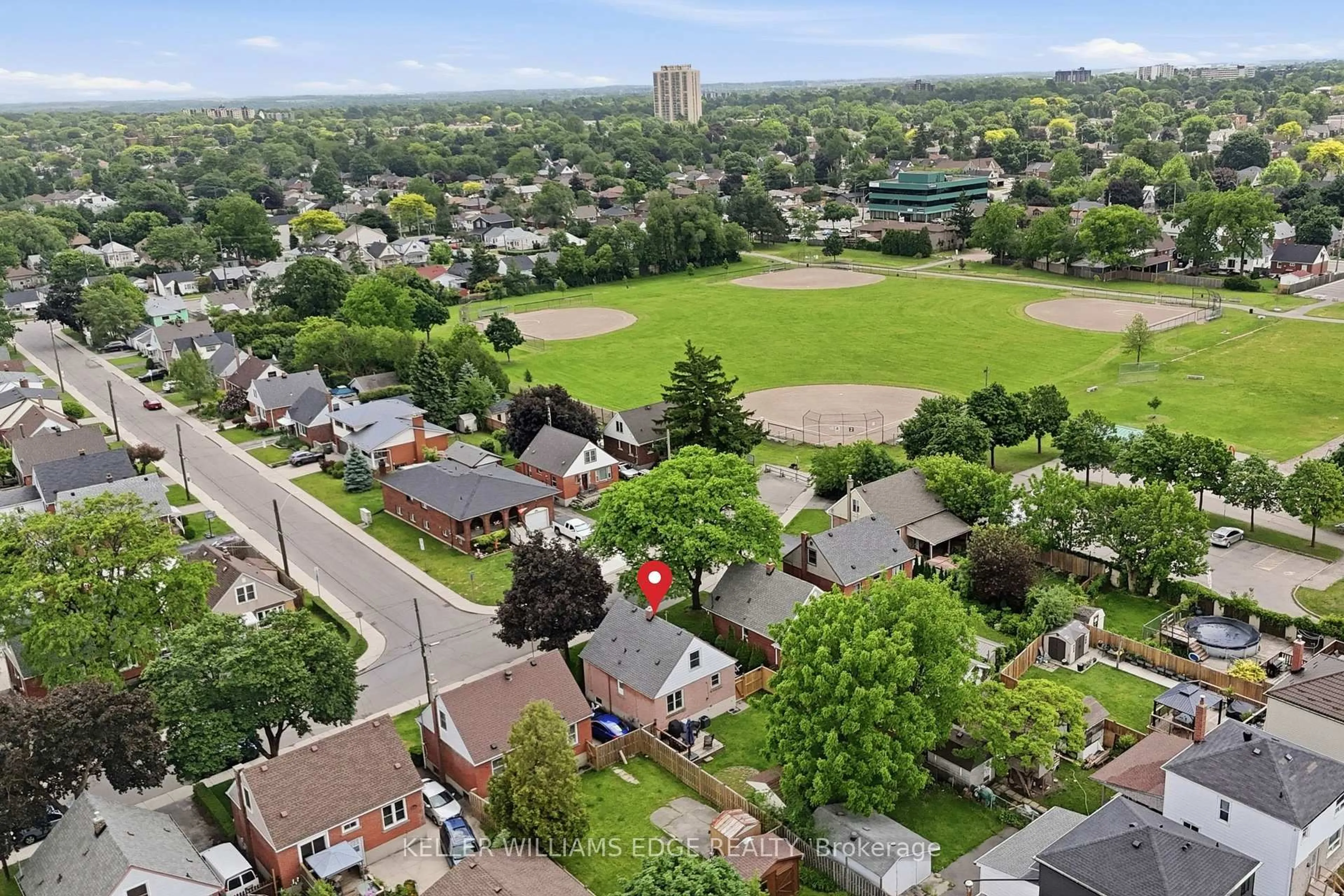 A pic from outside/outdoor area/front of a property/back of a property/a pic from drone, unknown for 96 East 27th St, Hamilton Ontario L8V 3G1