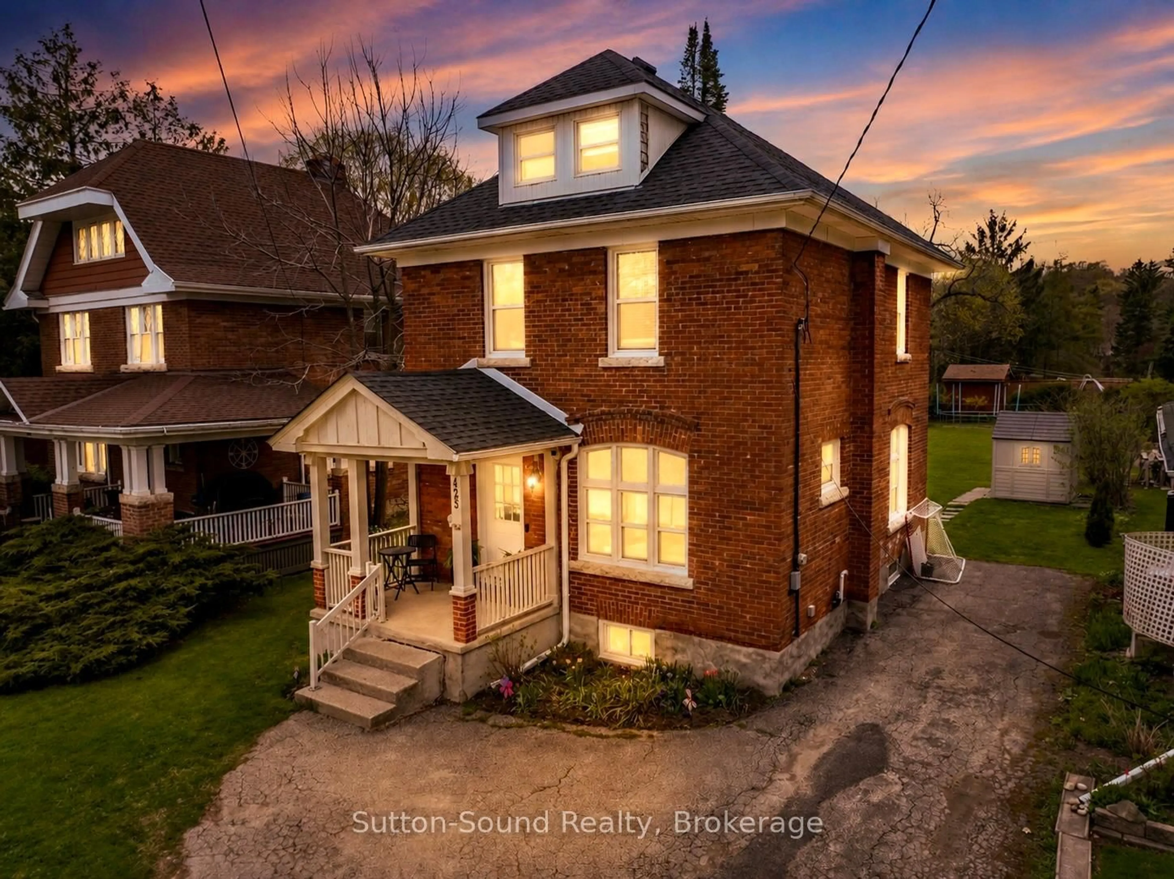 Home with brick exterior material, street for 425 2nd Ave, Owen Sound Ontario N4K 2G2