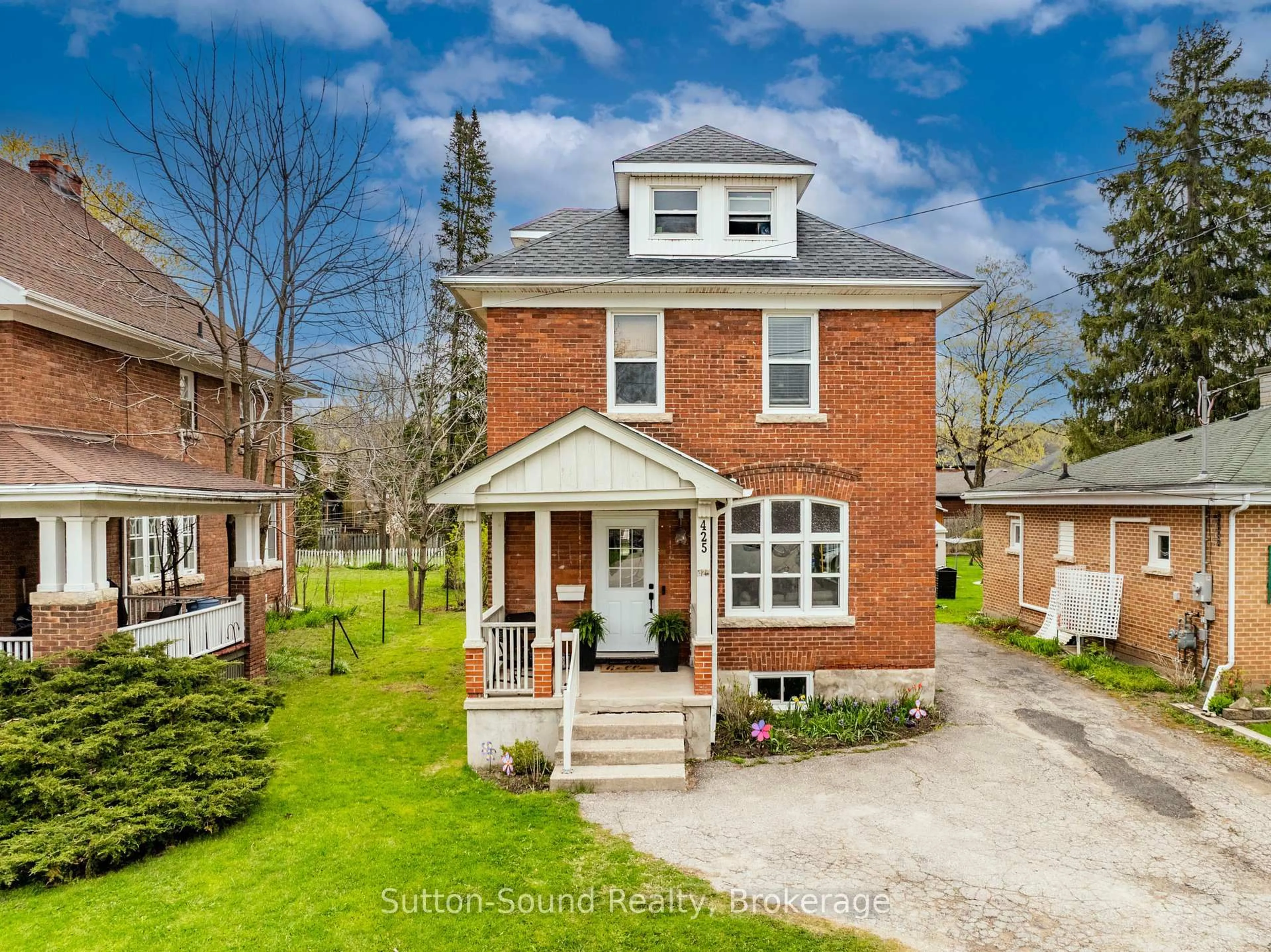 Home with brick exterior material, street for 425 2nd Ave, Owen Sound Ontario N4K 2G2