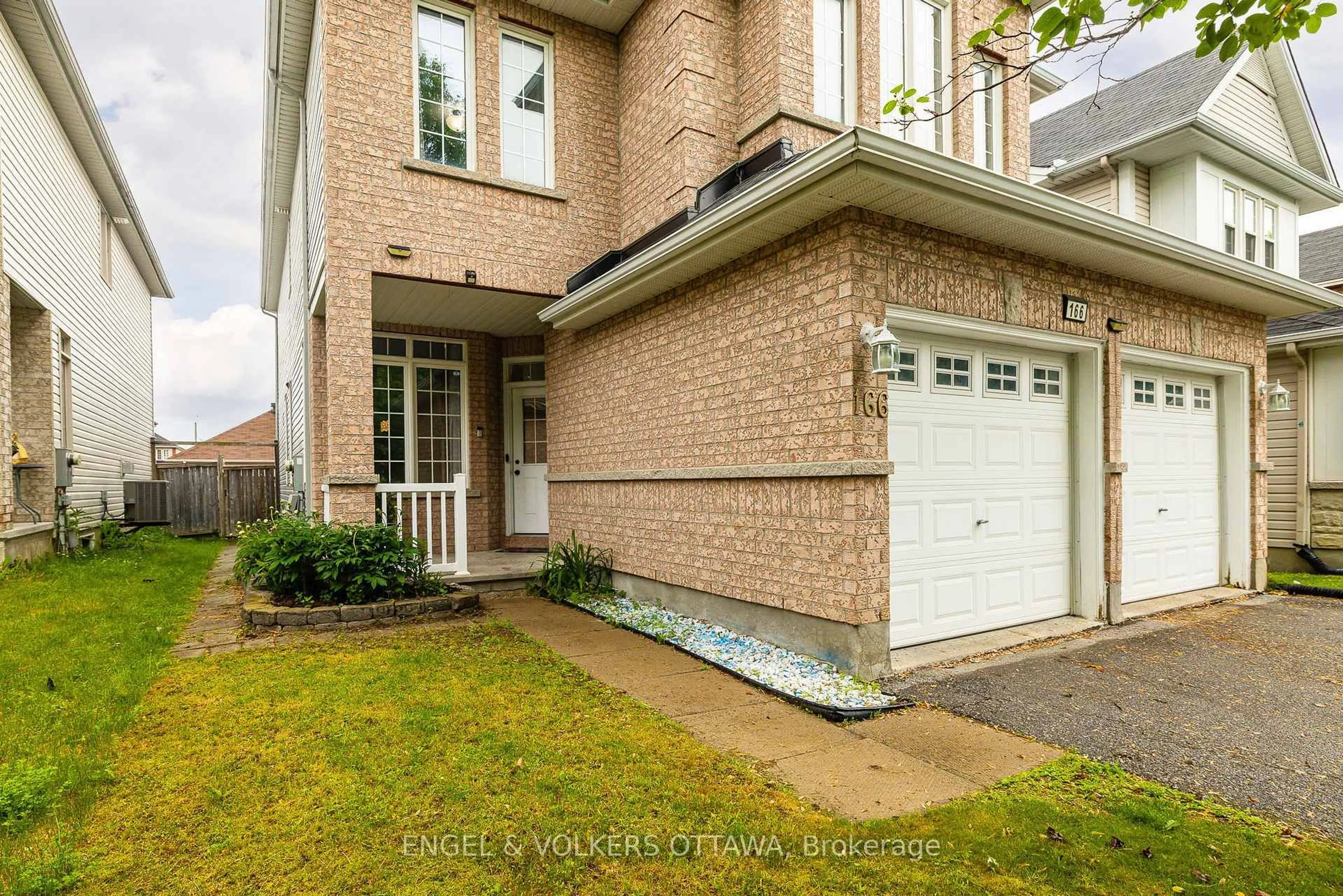 Unknown for 166 Macara Cres, Kanata Ontario K2K 0C9