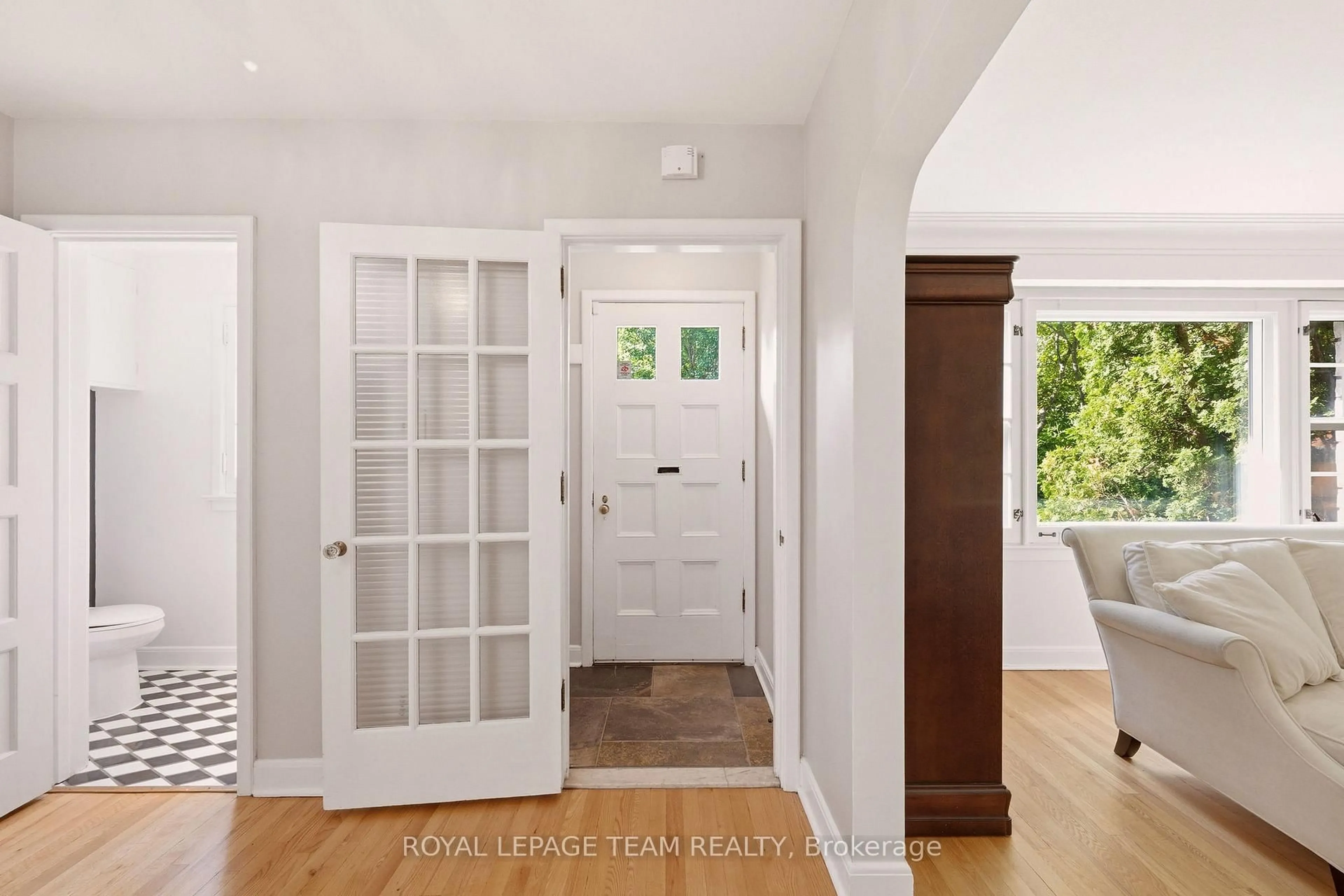 Indoor entryway for 96 Java St, Ottawa Ontario K1Y 3L4