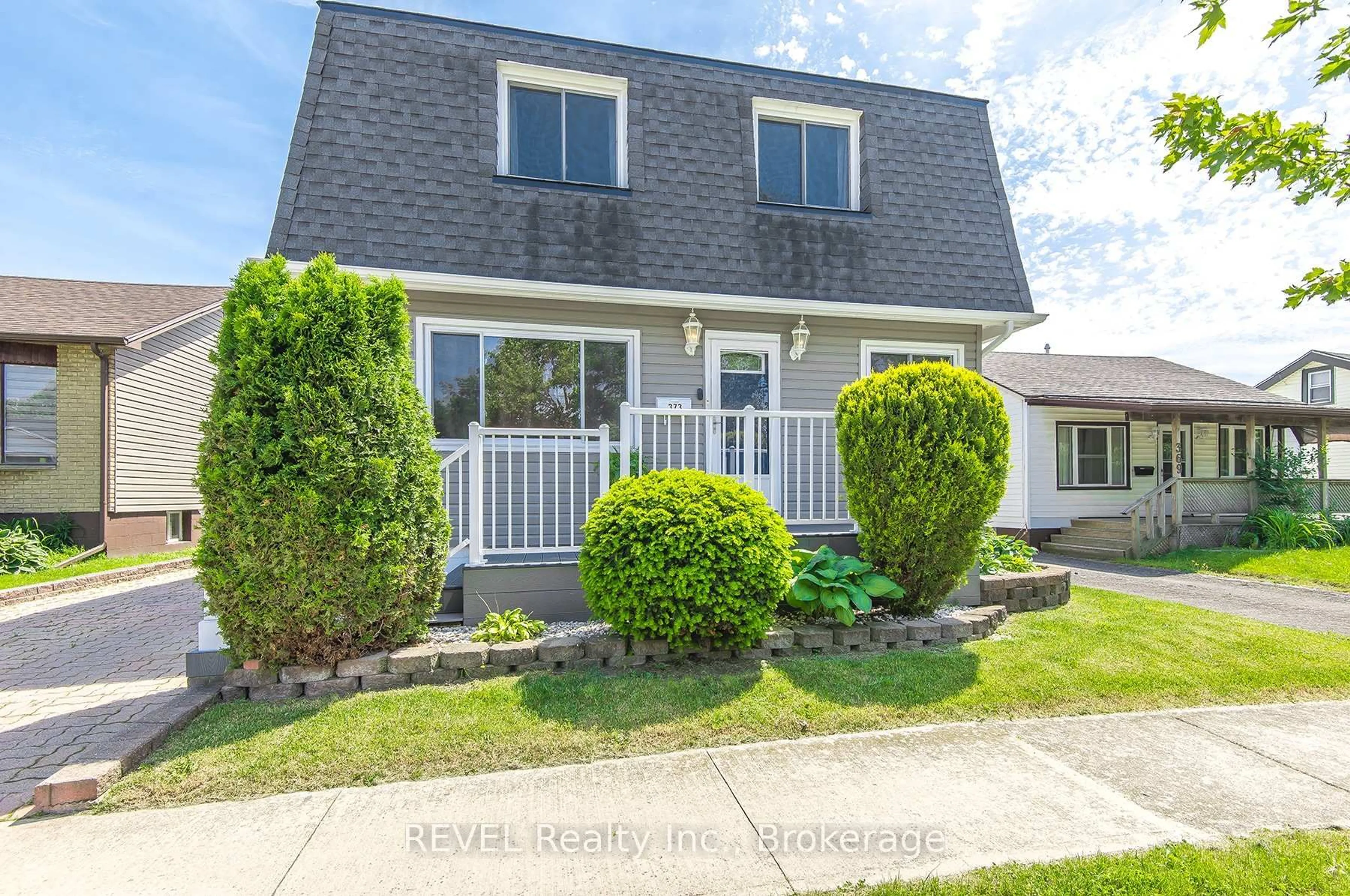 Home with vinyl exterior material, street for 373 Hennepin Ave, Welland Ontario L3B 4T4