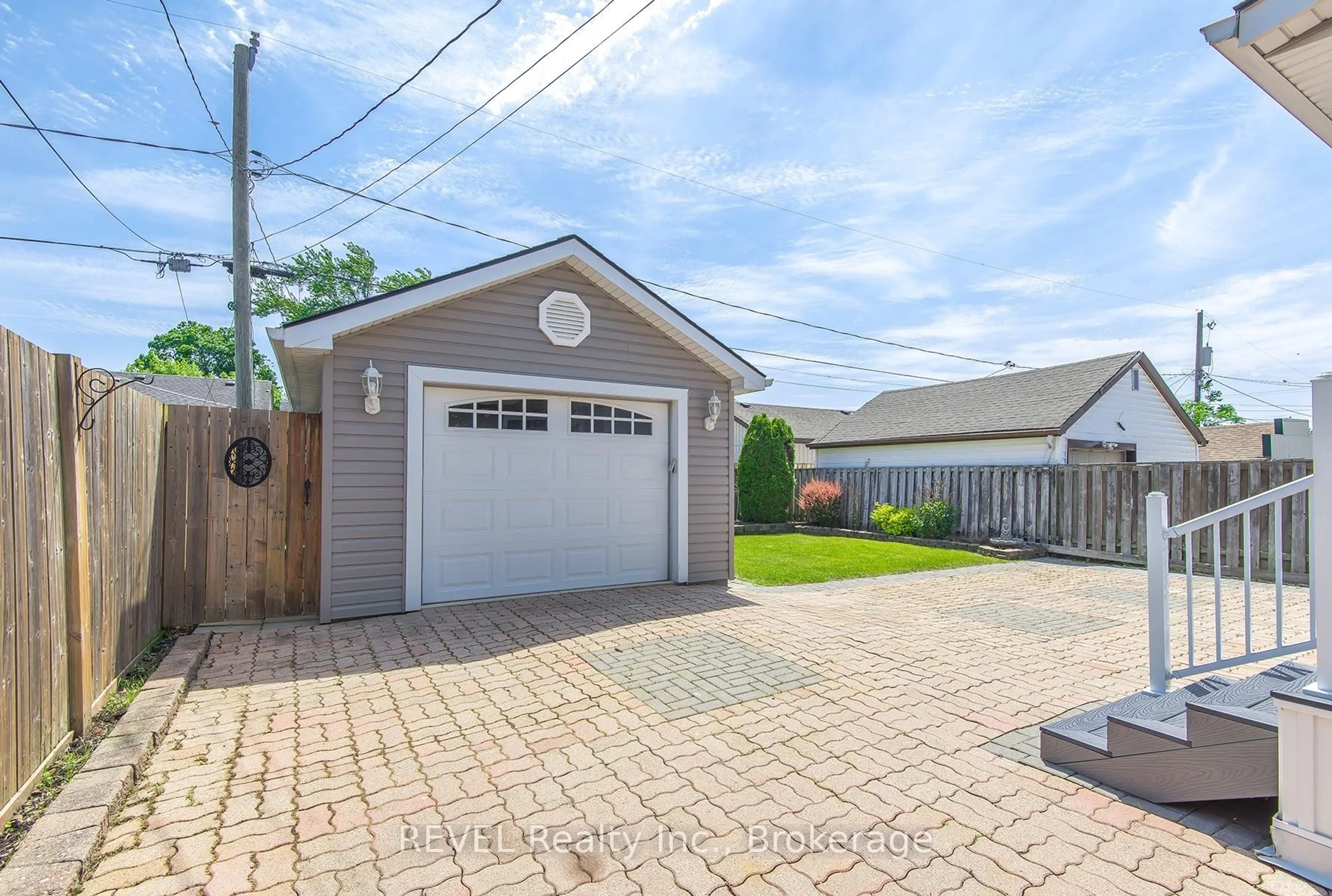 Unknown for 373 Hennepin Ave, Welland Ontario L3B 4T4