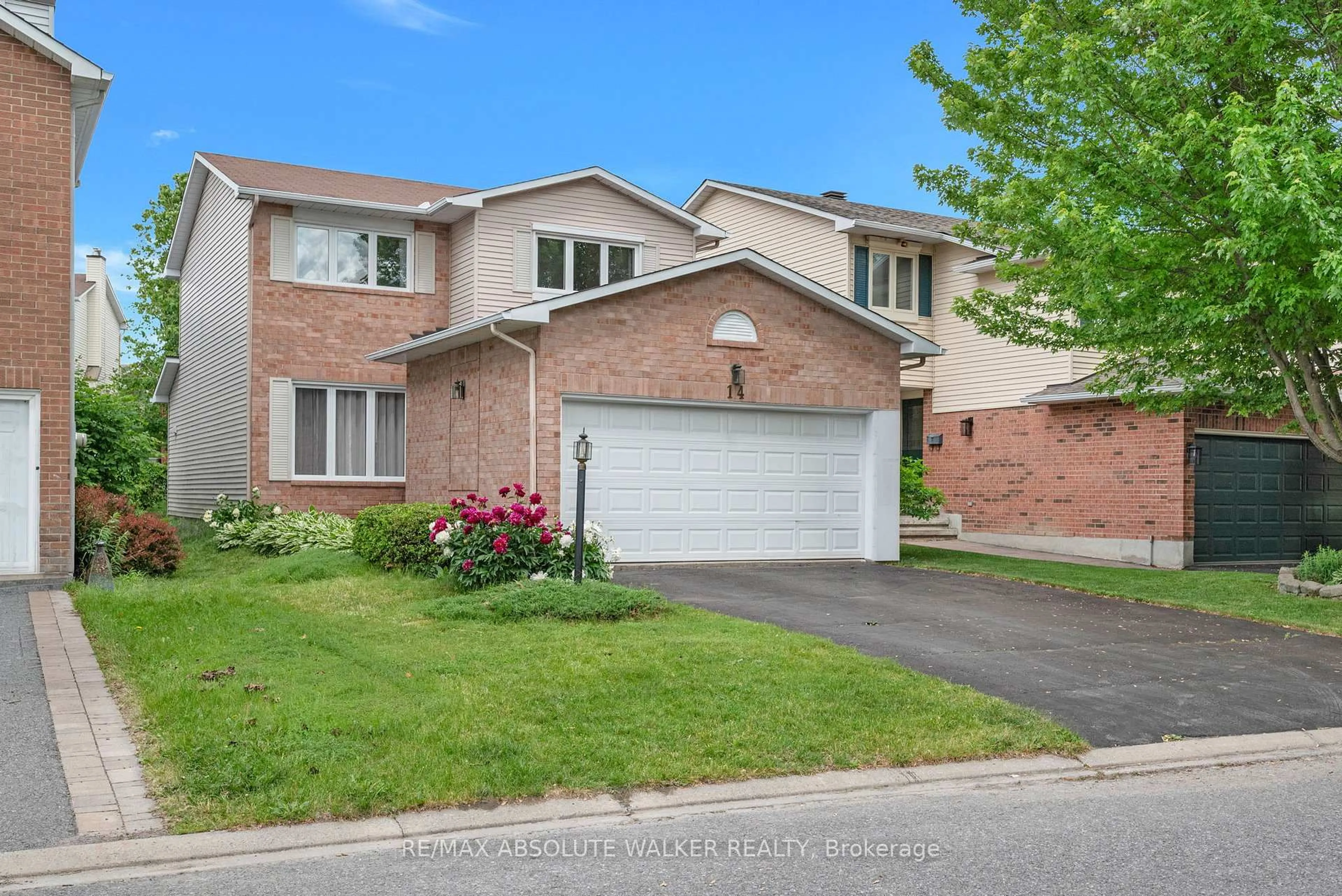 Home with brick exterior material, street for 14 Inwood Dr, Ottawa Ontario K2M 1Z5