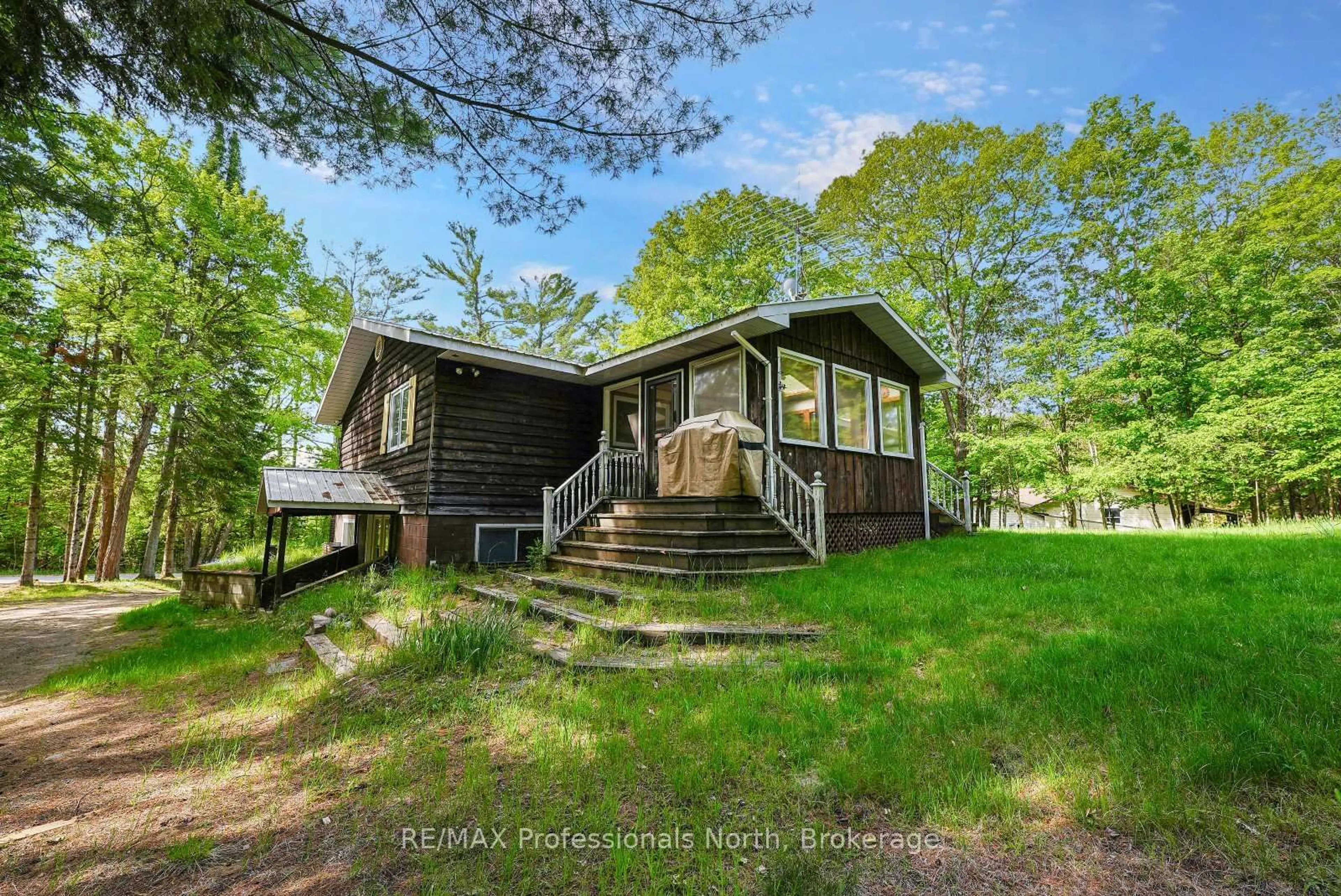 A pic from outside/outdoor area/front of a property/back of a property/a pic from drone, water/lake/river/ocean view for 171 Sunnyside St, Dysart et al Ontario K0M 1S0