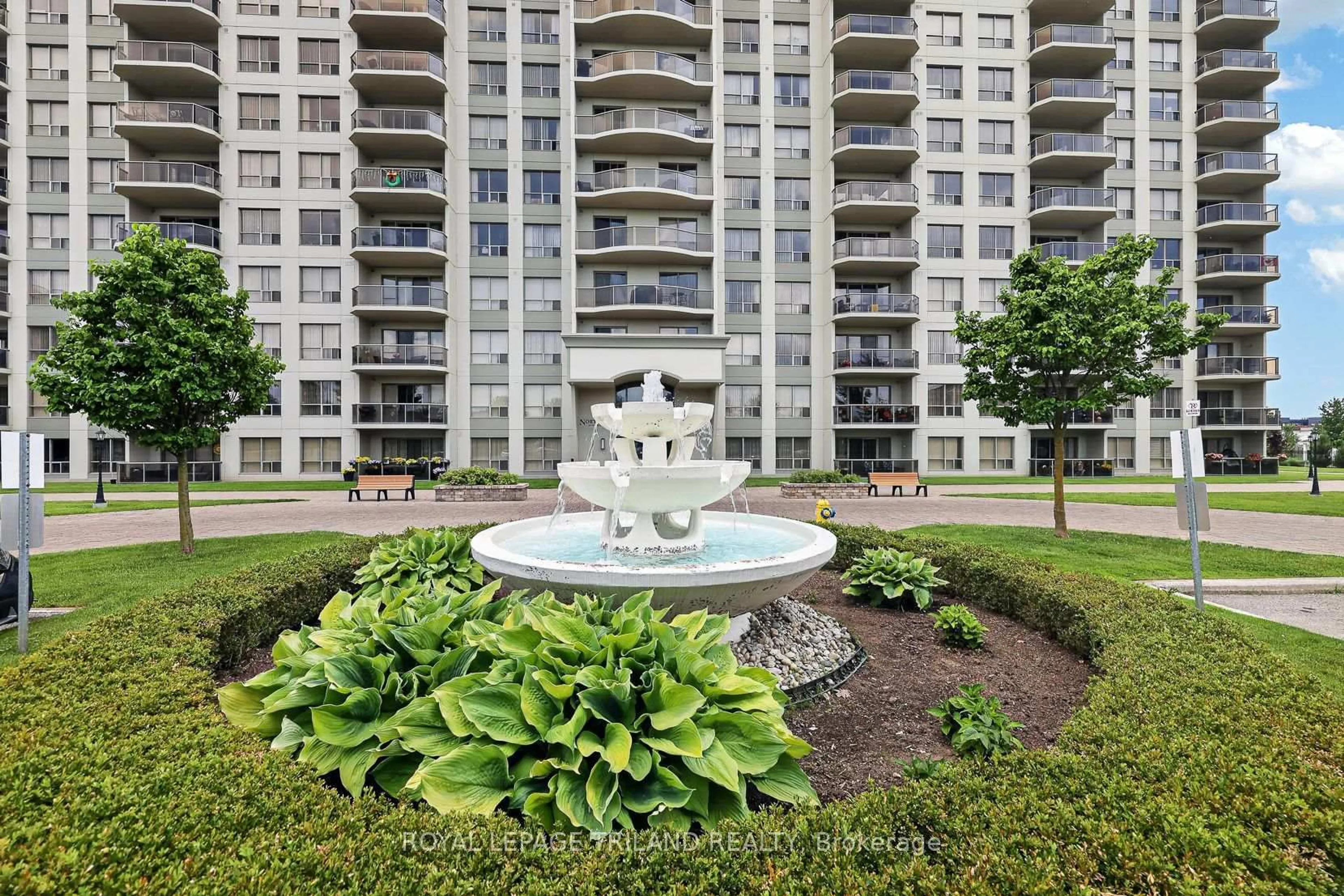 Patio, unknown for 1030 Coronation Dr #203, London North Ontario N6G 0G5