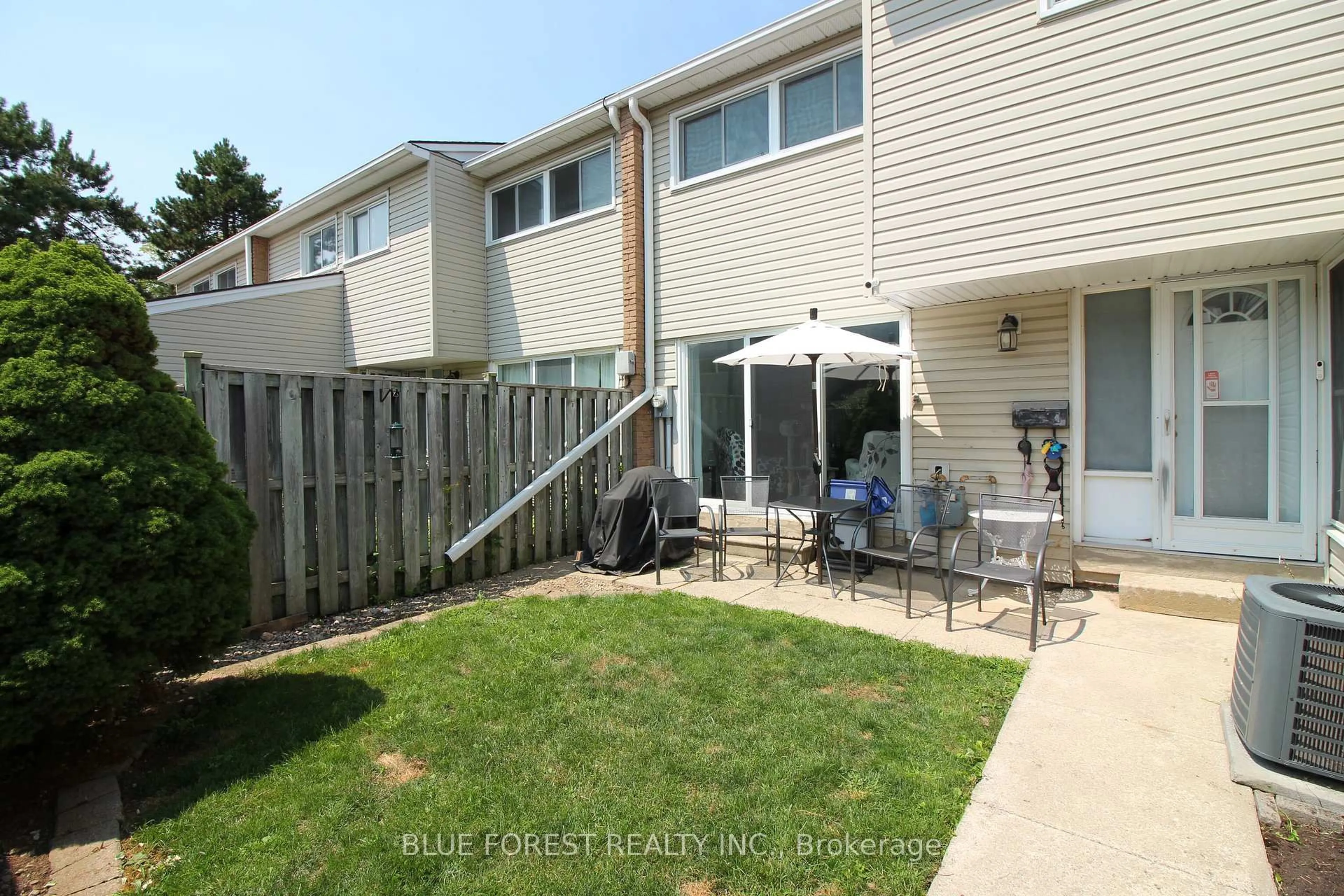A pic from outside/outdoor area/front of a property/back of a property/a pic from drone, unknown for 590 Millbank Dr #8, London South Ontario N6E 2H2