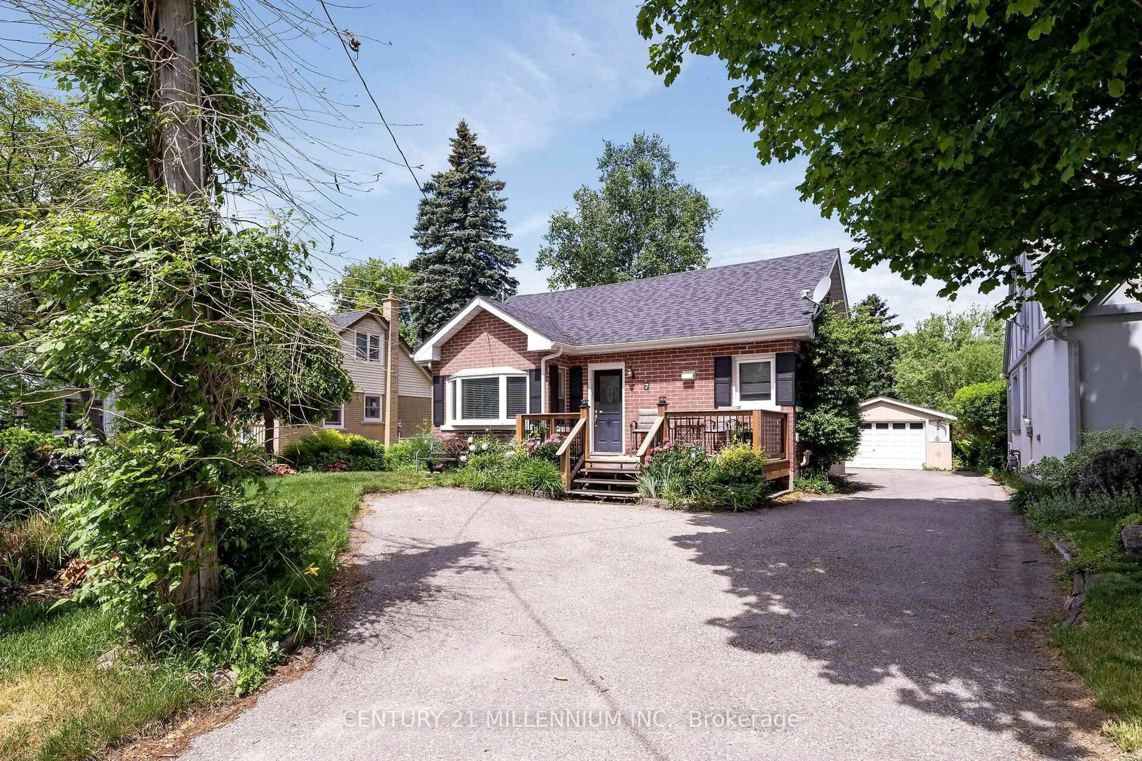 Home with brick exterior material, street for 7 Dundas St, Erin Ontario N0B 1T0