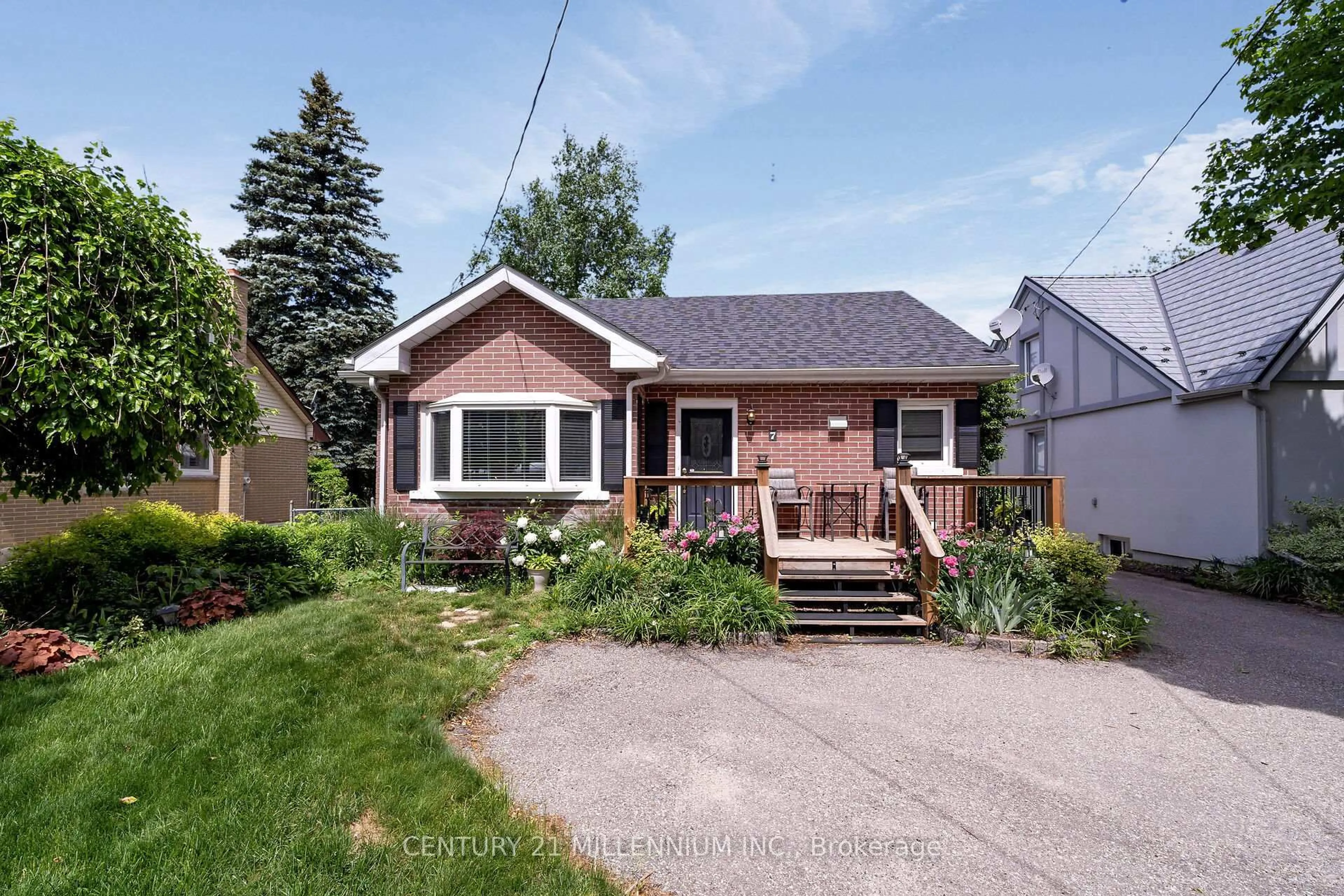 Home with brick exterior material, street for 7 Dundas St, Erin Ontario N0B 1T0