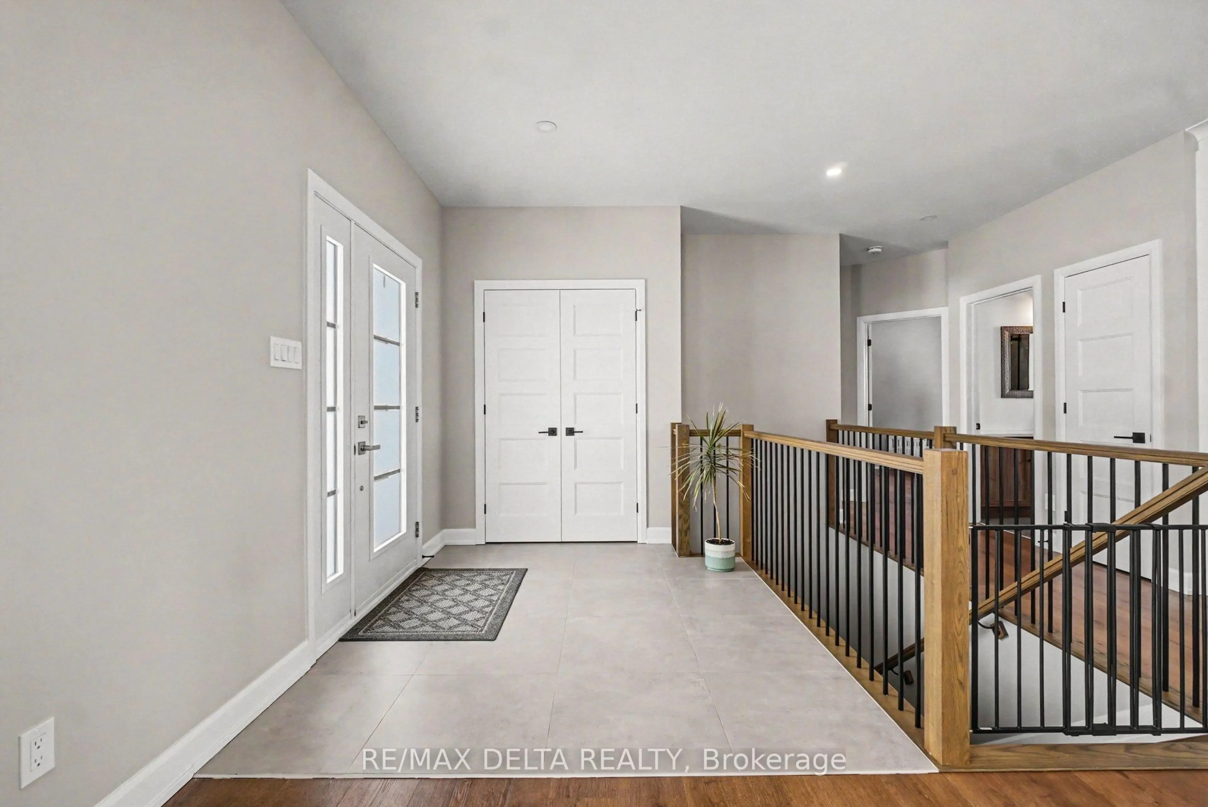 Indoor entryway for 121 County Rd 19 Rd, Alfred and Plantagenet Ontario K0A 3K0