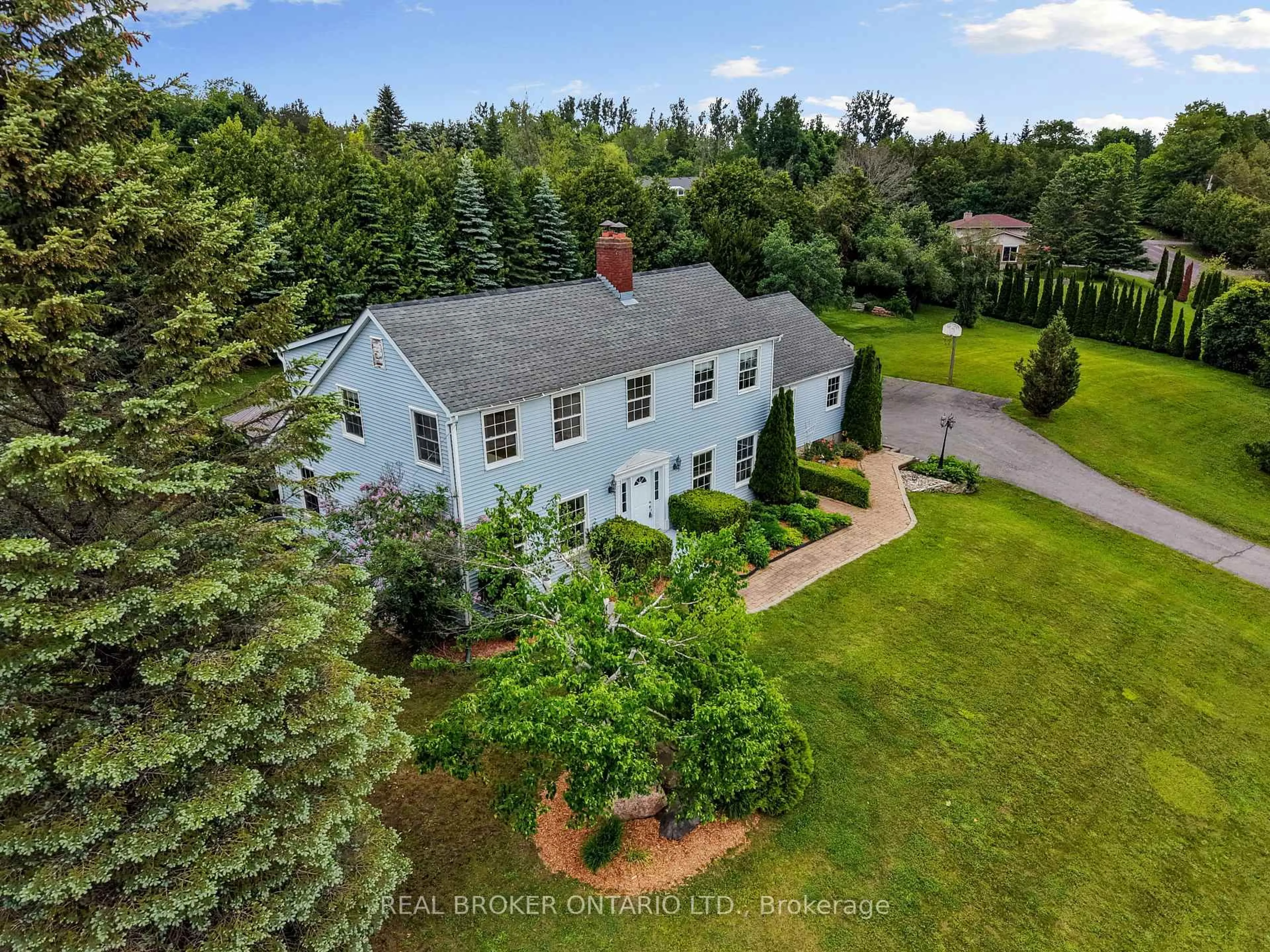A pic from outside/outdoor area/front of a property/back of a property/a pic from drone, street for 462 Franklin Dr, Selwyn Ontario K9J 6X3