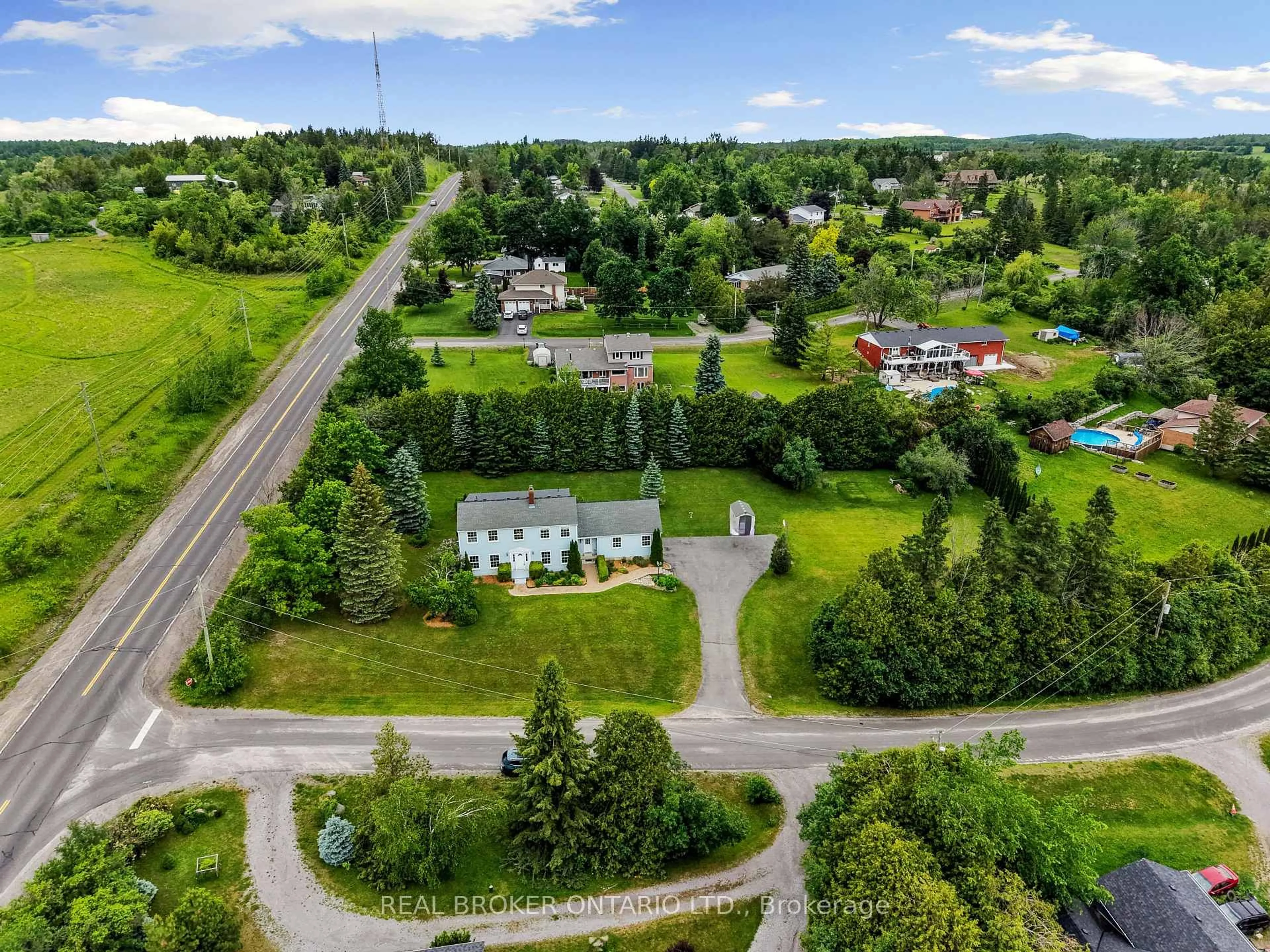 A pic from outside/outdoor area/front of a property/back of a property/a pic from drone, unknown for 462 Franklin Dr, Selwyn Ontario K9J 6X3