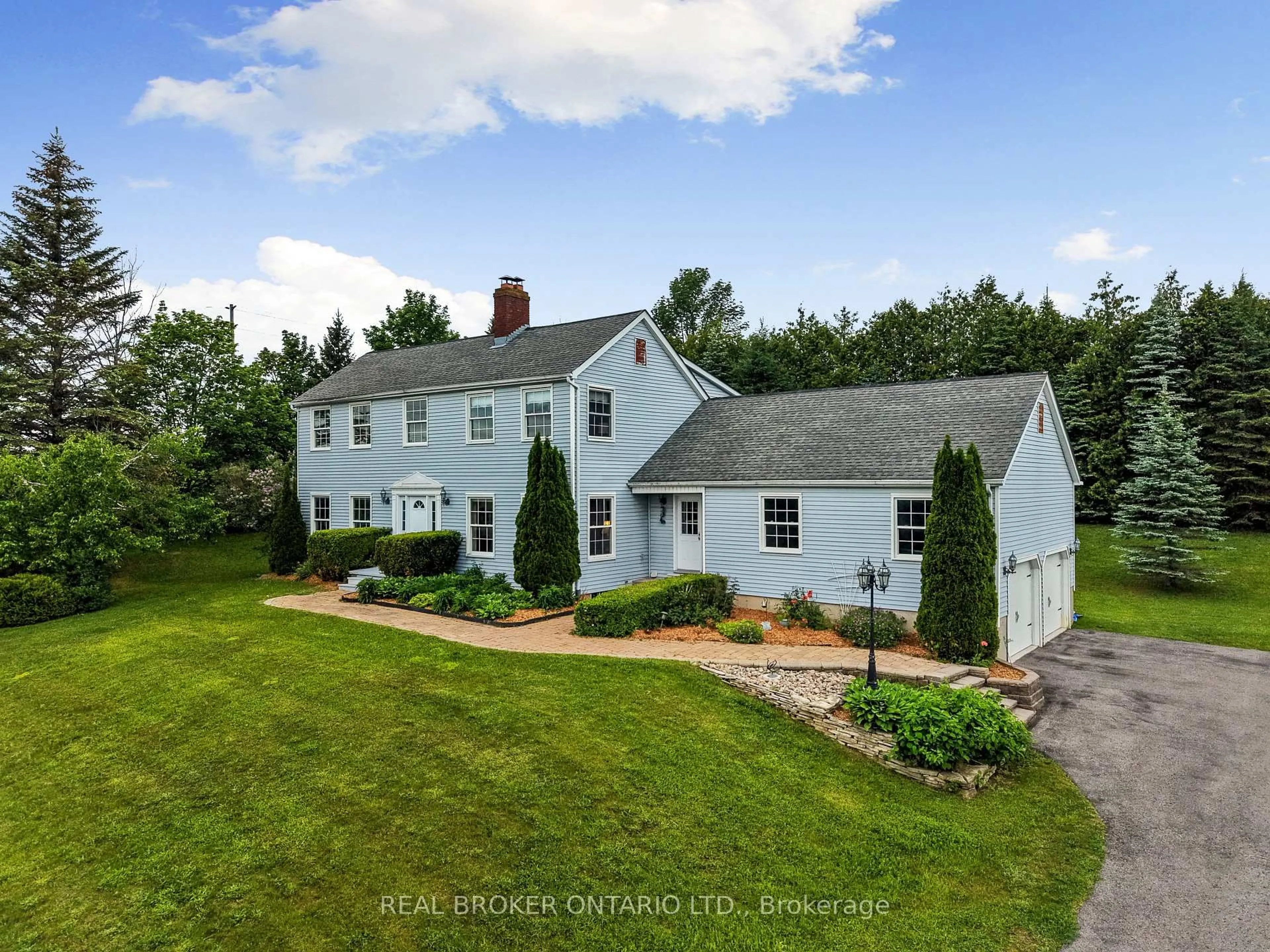 A pic from outside/outdoor area/front of a property/back of a property/a pic from drone, unknown for 462 Franklin Dr, Selwyn Ontario K9J 6X3