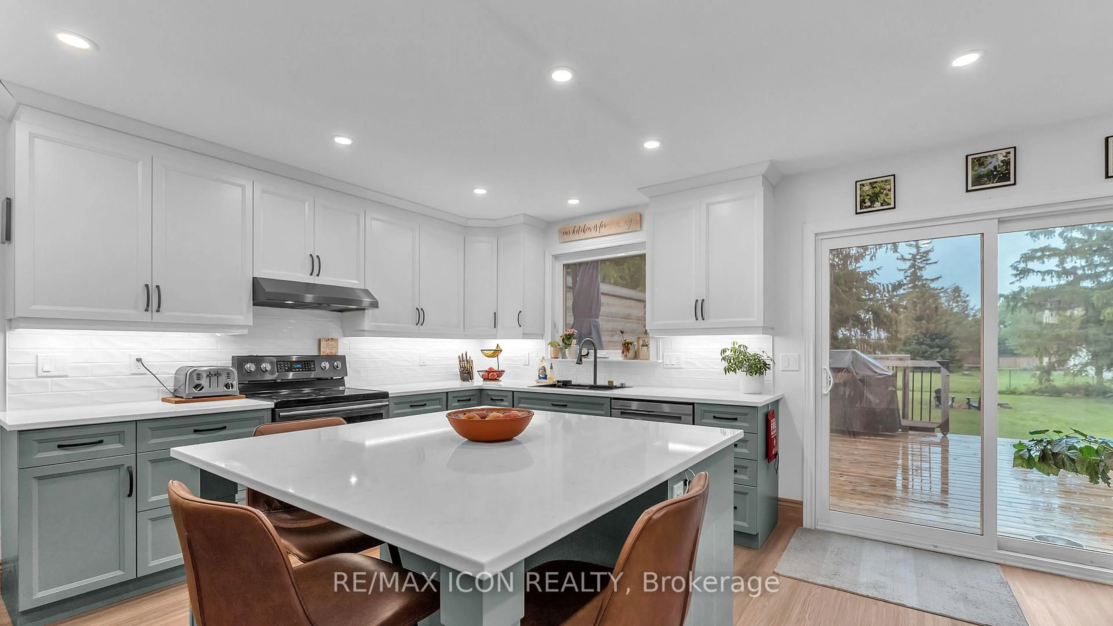 Open concept kitchen, ceramic/tile floor for 158 Broadway St, North Middlesex Ontario N0M 2K0