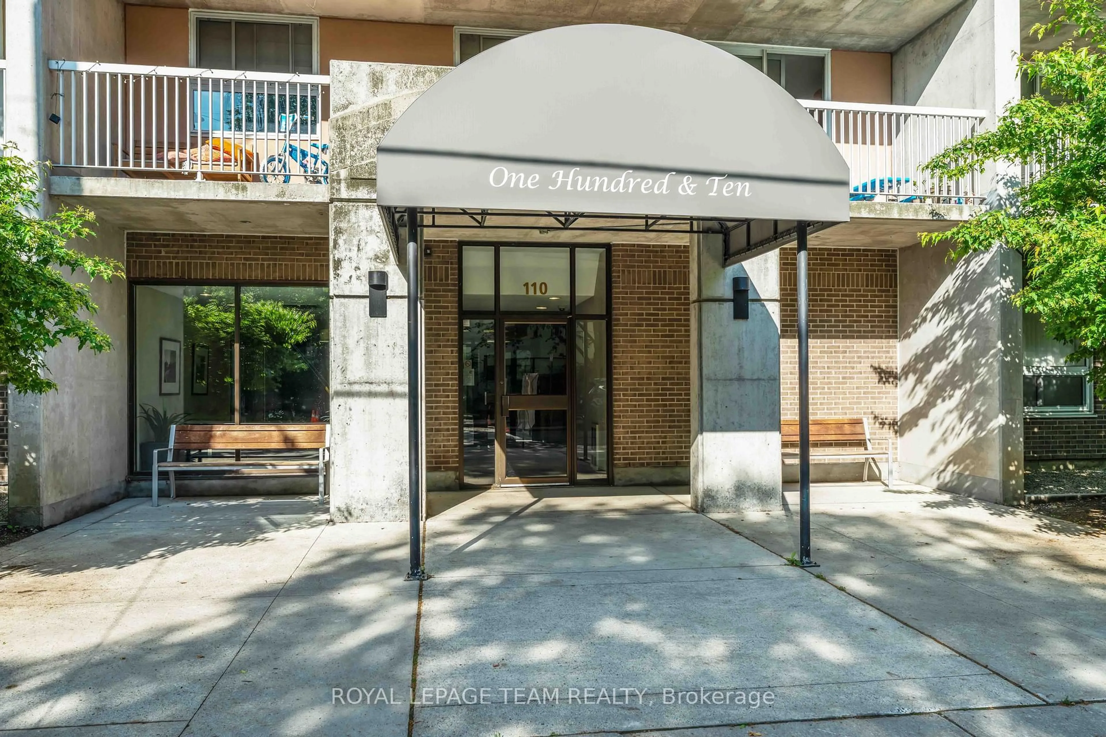 Indoor foyer for 110 Forward Ave #203, Ottawa Ontario K1Y 4S9