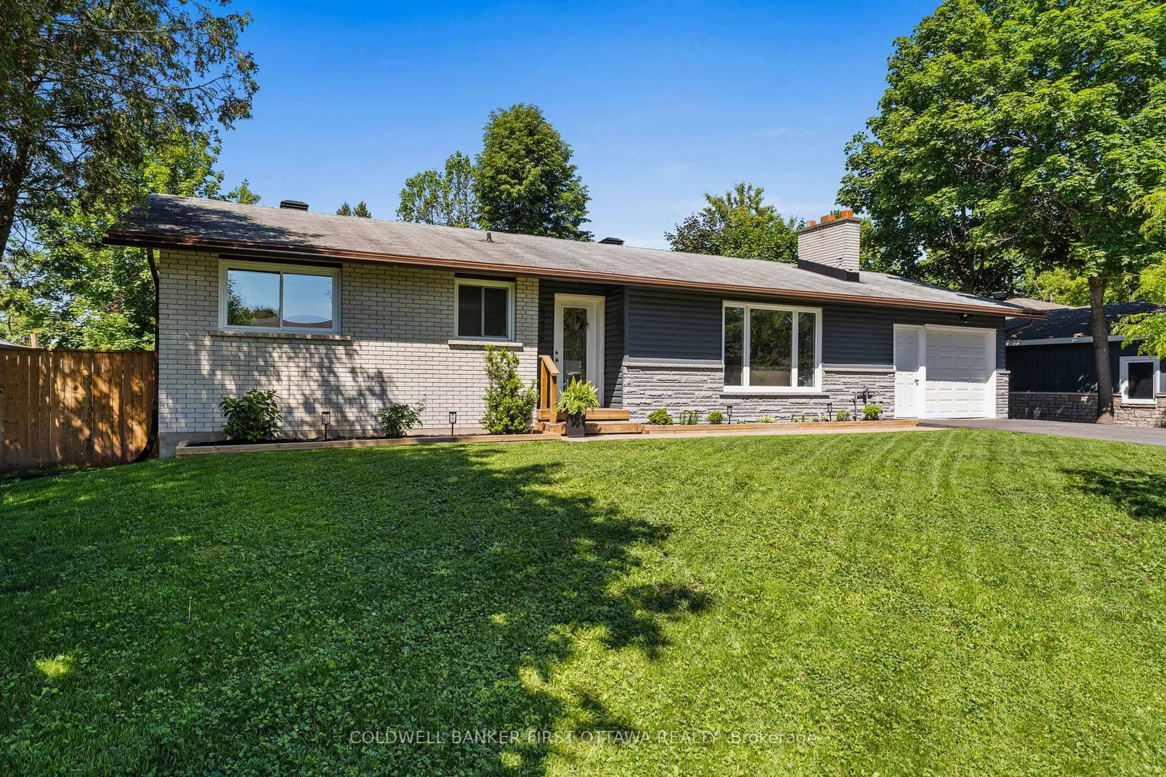 Home with vinyl exterior material, street for 5276 Hillcrest Dr, Ottawa Ontario K4M 1E9