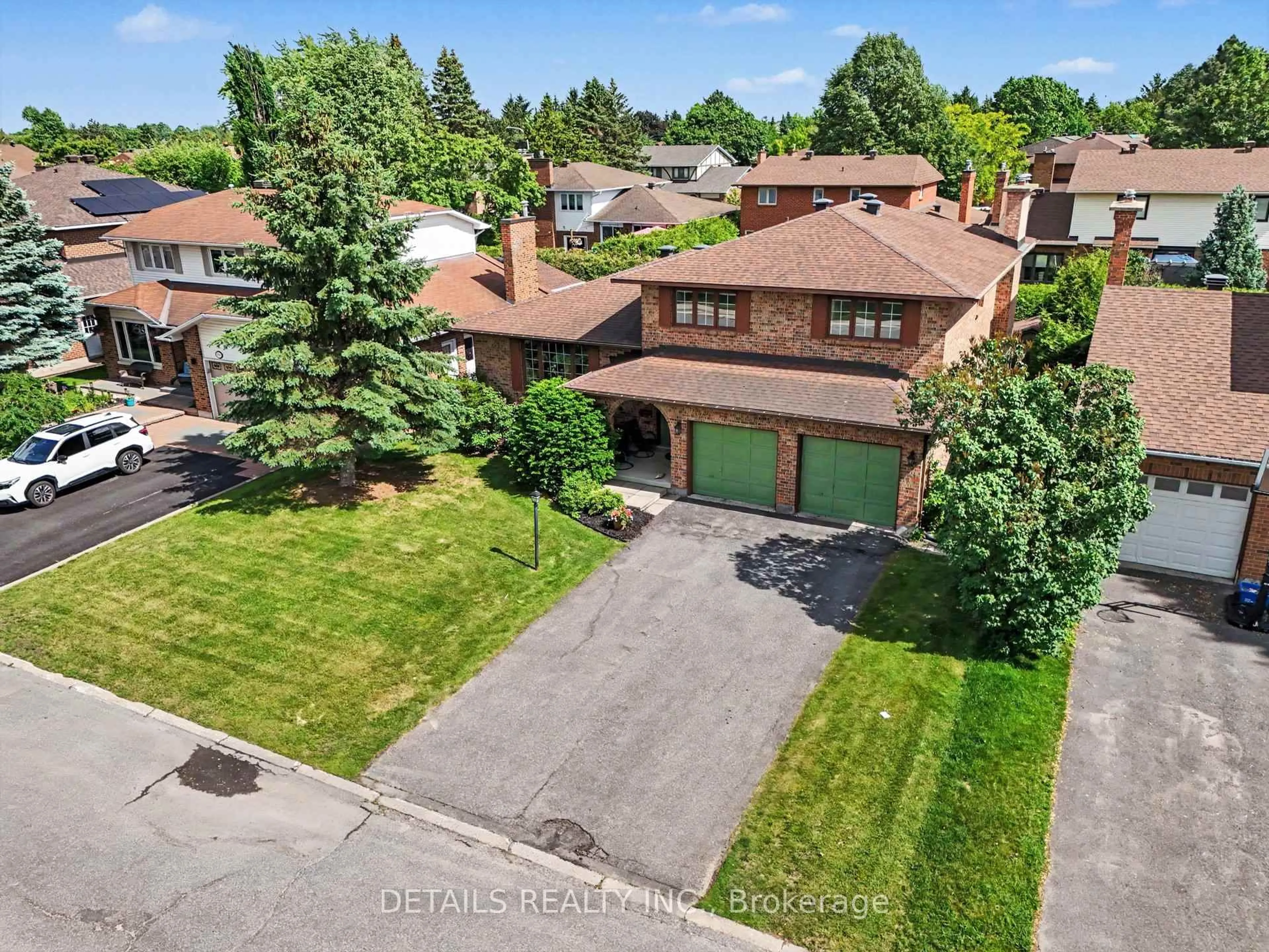 A pic from outside/outdoor area/front of a property/back of a property/a pic from drone, street for 152 Foxfield Dr, Barrhaven Ontario K2J 2T1