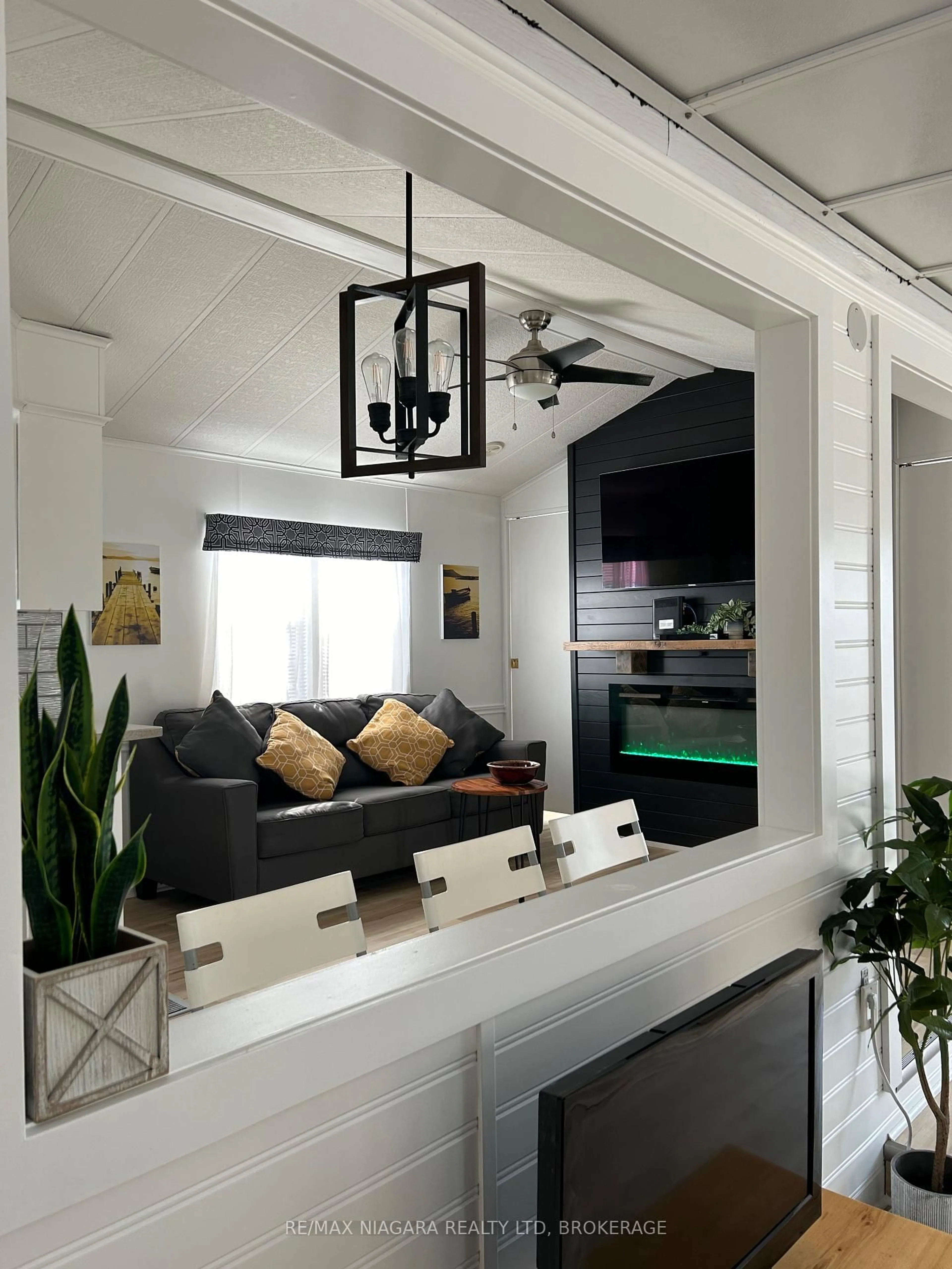 Living room with furniture, unknown for 48 Quarry View Village, Port Colborne Ontario L0S 1R0