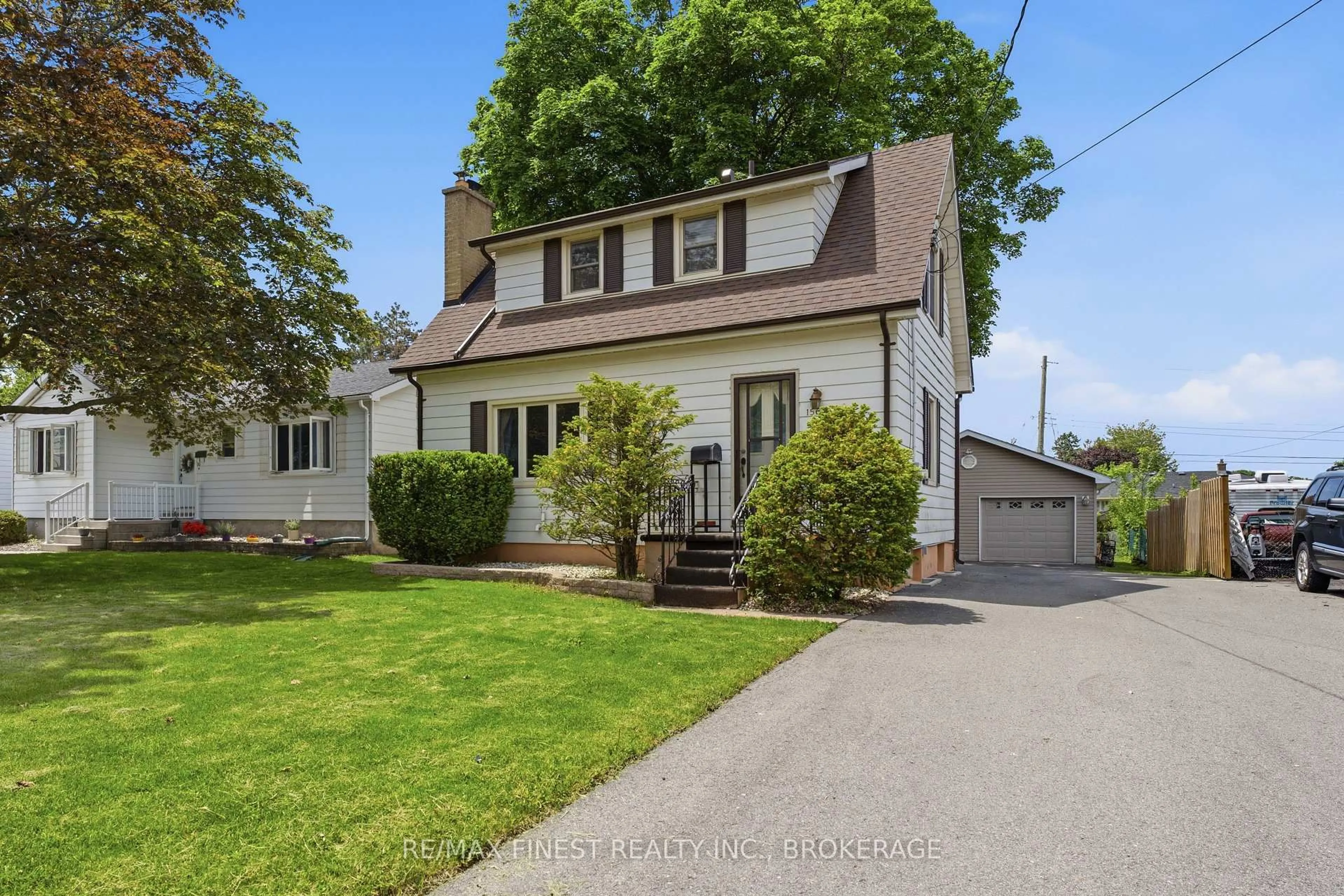 A pic from outside/outdoor area/front of a property/back of a property/a pic from drone, street for 156 Florence St, Kingston Ontario K7M 1Y8
