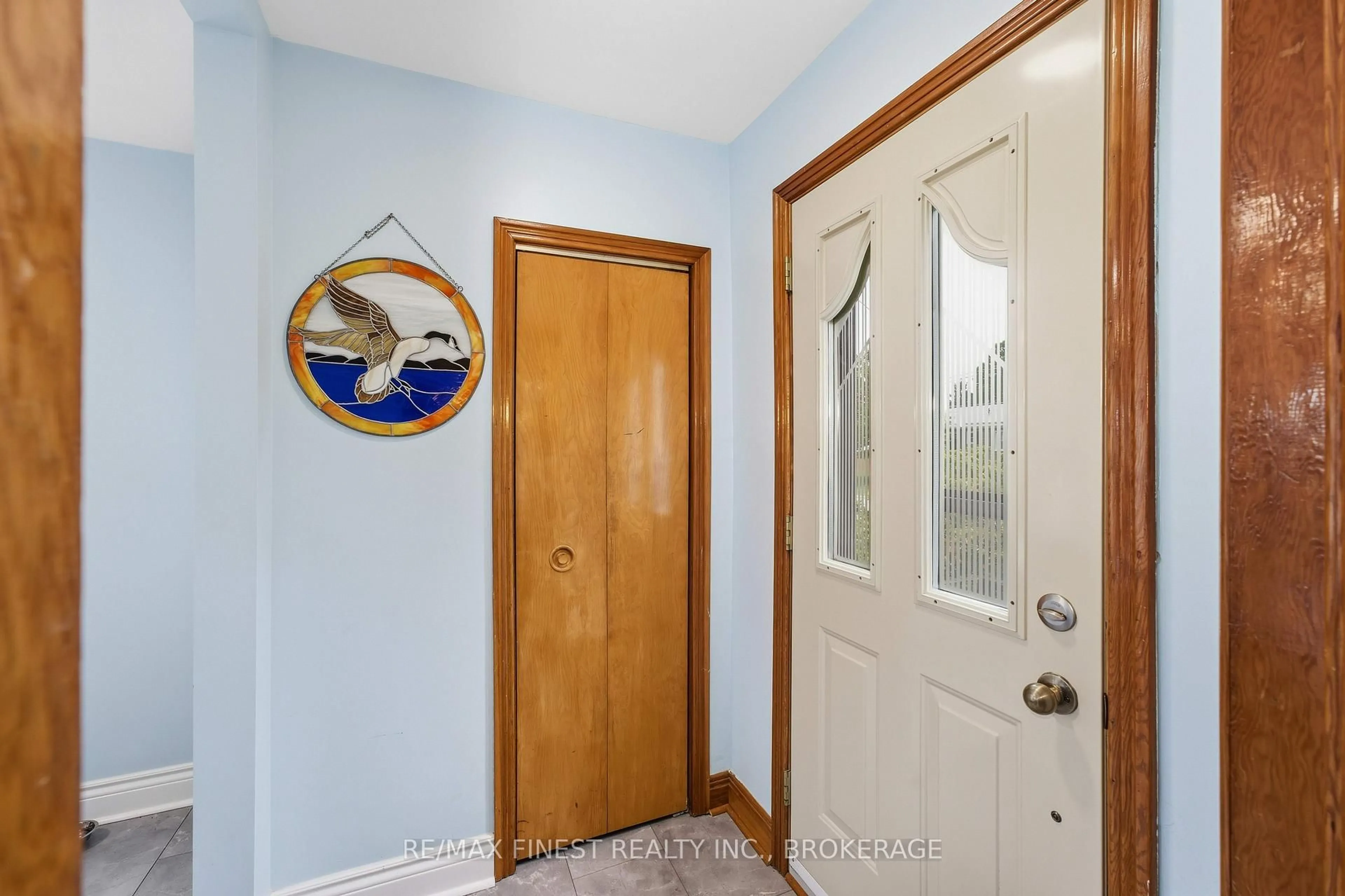 Indoor entryway for 156 Florence St, Kingston Ontario K7M 1Y8