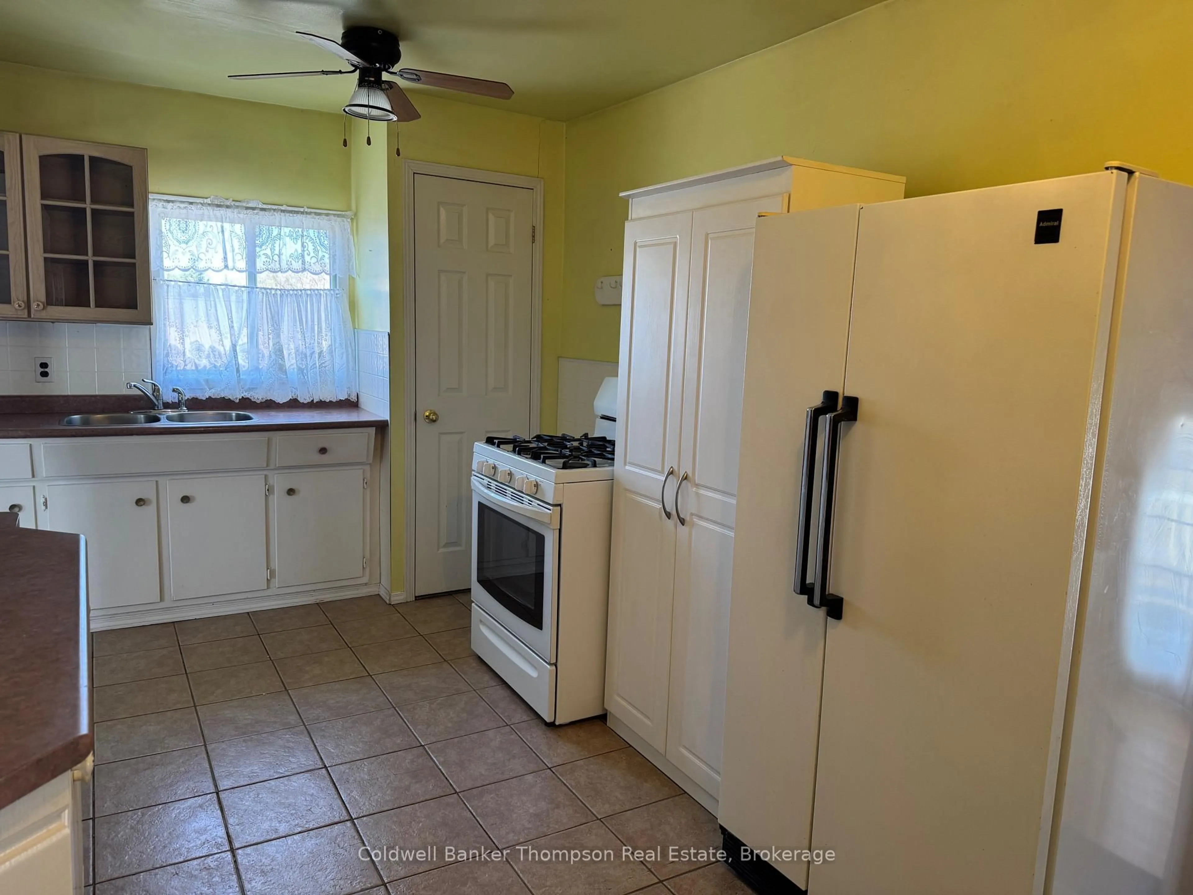Standard kitchen, unknown for 2508 Highway 518 Highway, McMurrich/Monteith Ontario P0A 1Y0