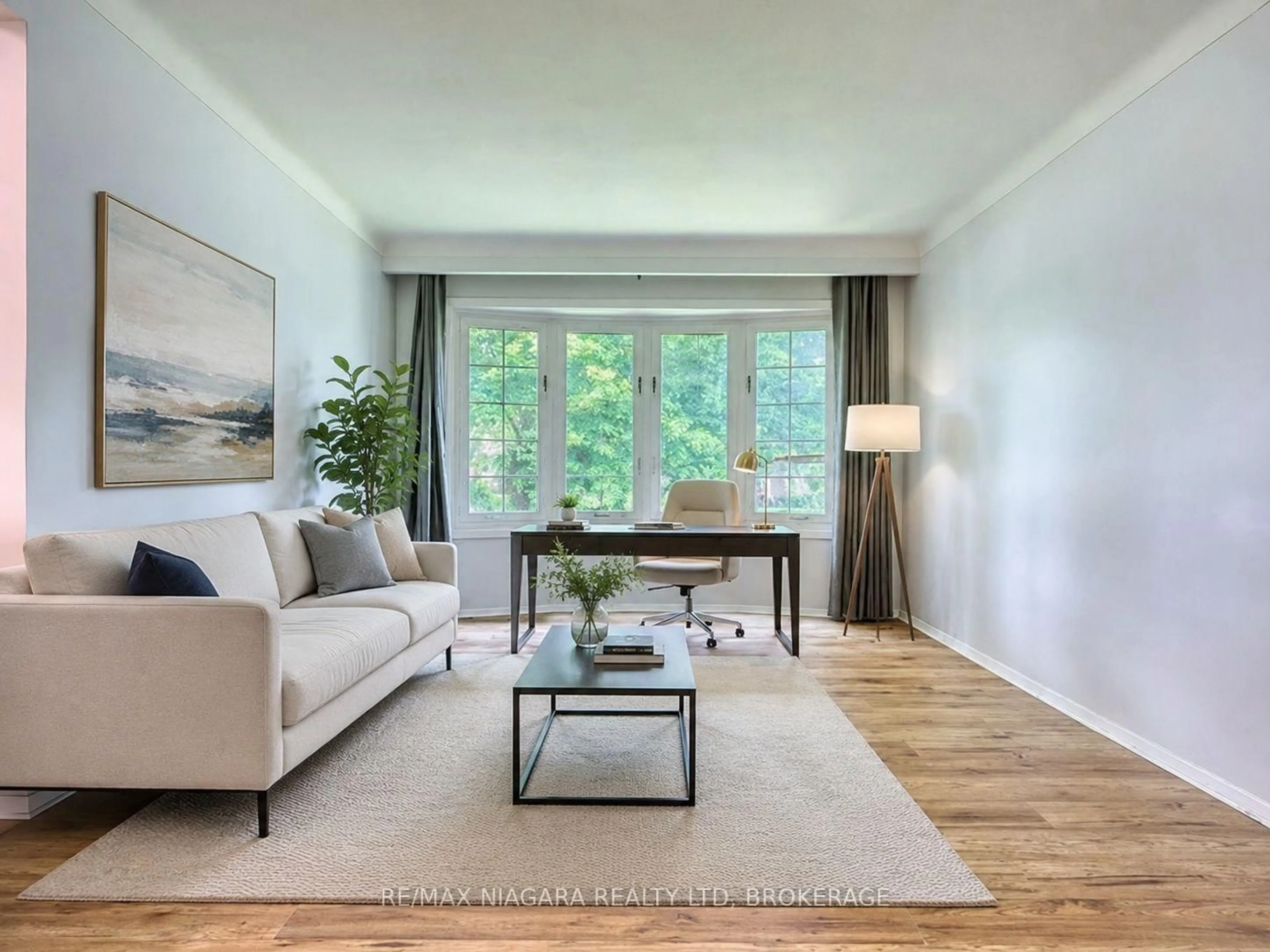 Living room with furniture, wood/laminate floor for 80 Pearce Ave, St. Catharines Ontario L2M 6N5